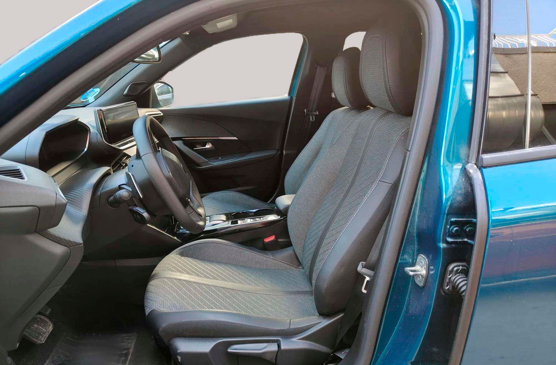 Peugeot 2008 Allure Hybrid eDCS6 - foto 9