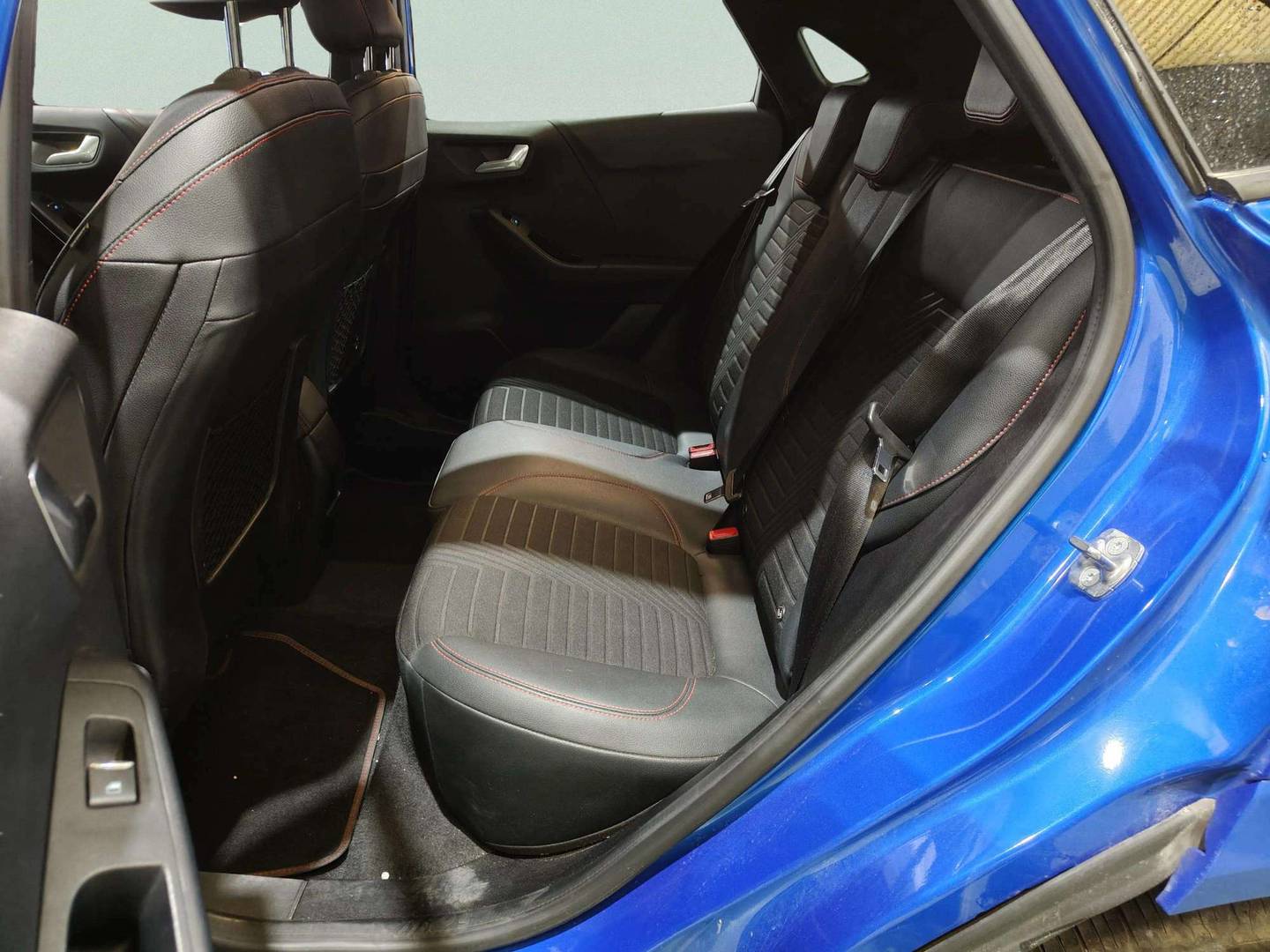 Foto Ford Puma Ford Puma 1.0 EcoBoost MHEV ST-Line X Auto (125 CV)