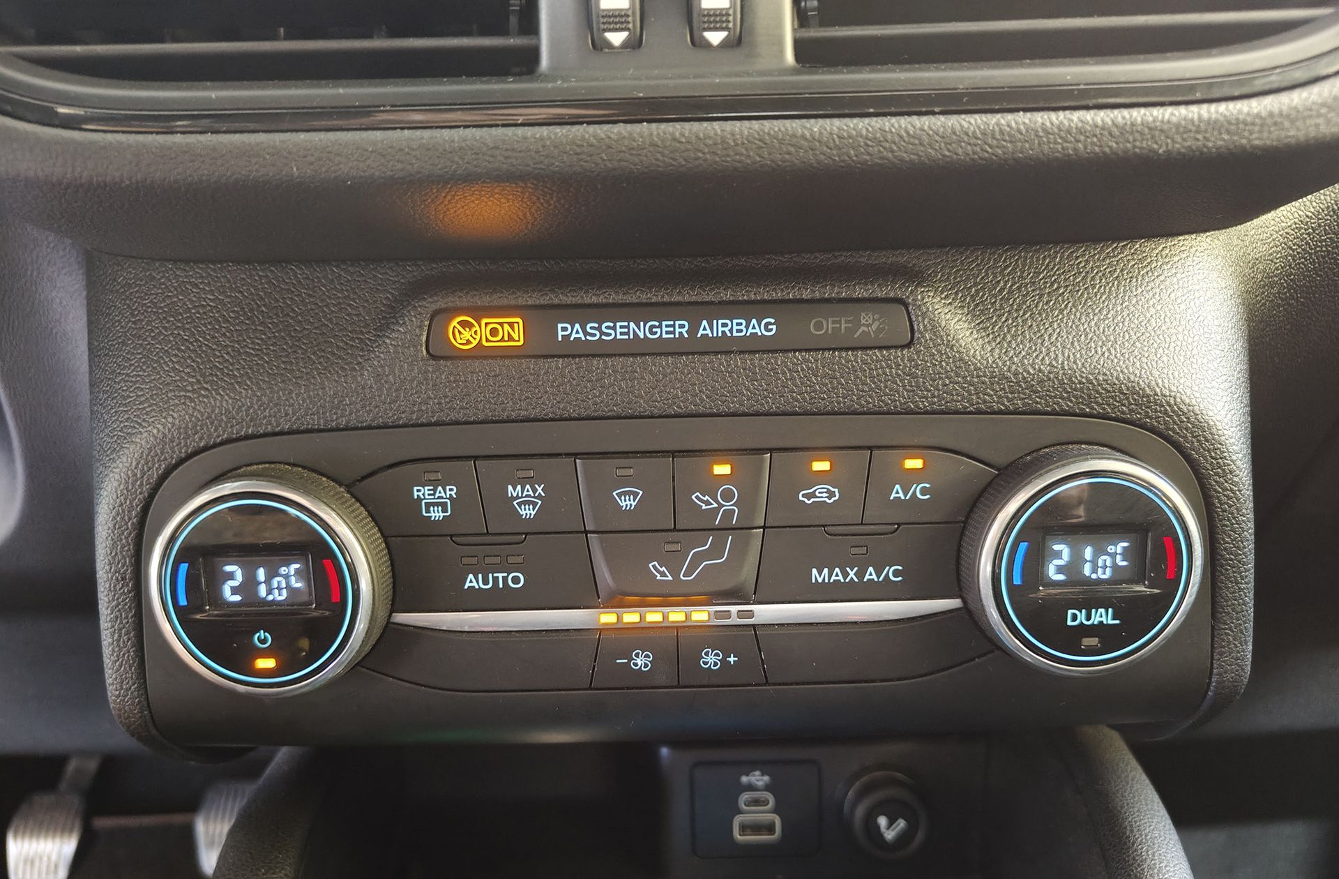 Ford Kuga 1.5 EcoBlue ST-Line - foto 29
