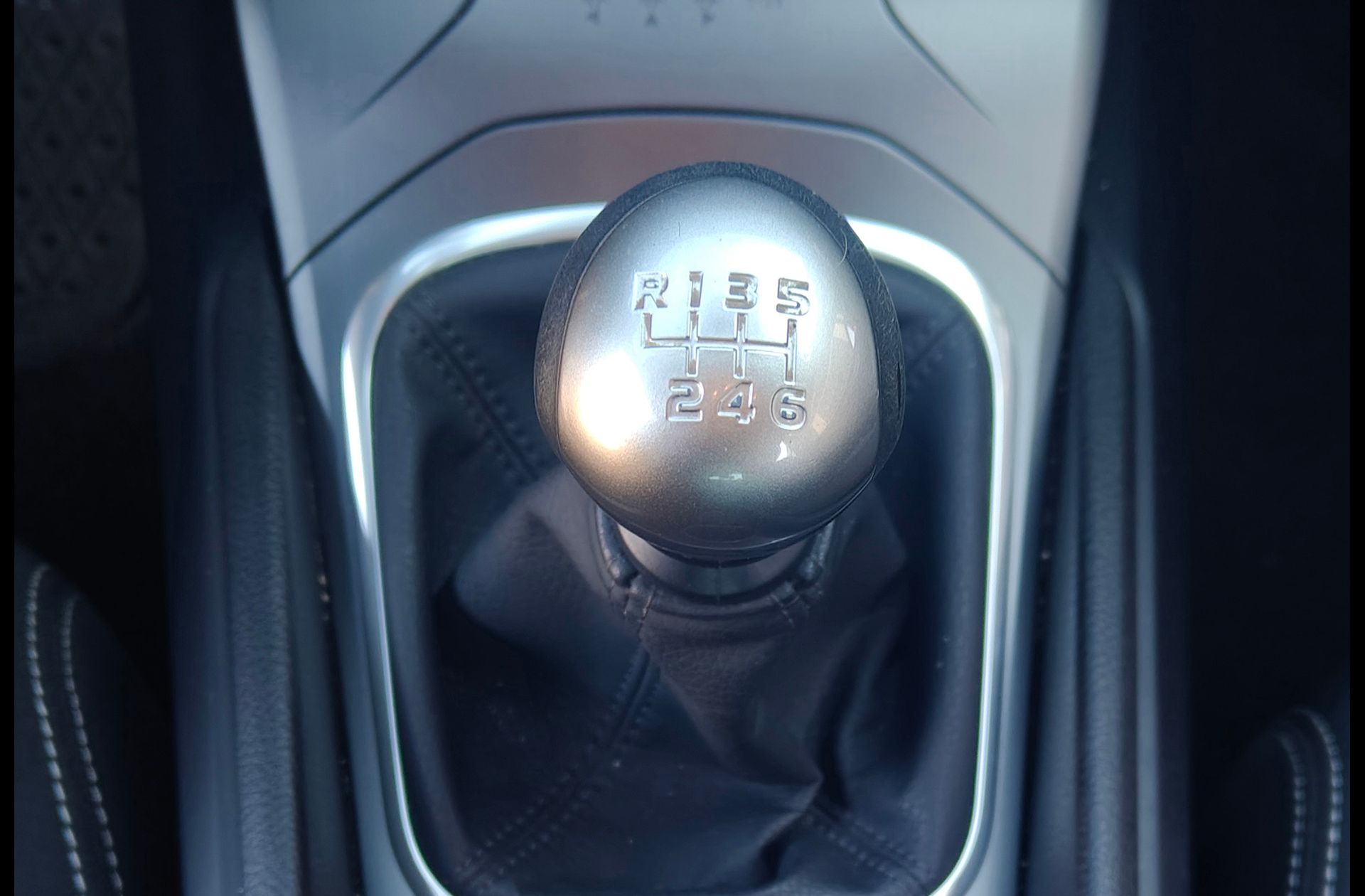 Toyota Avensis 150D Advance - foto 5