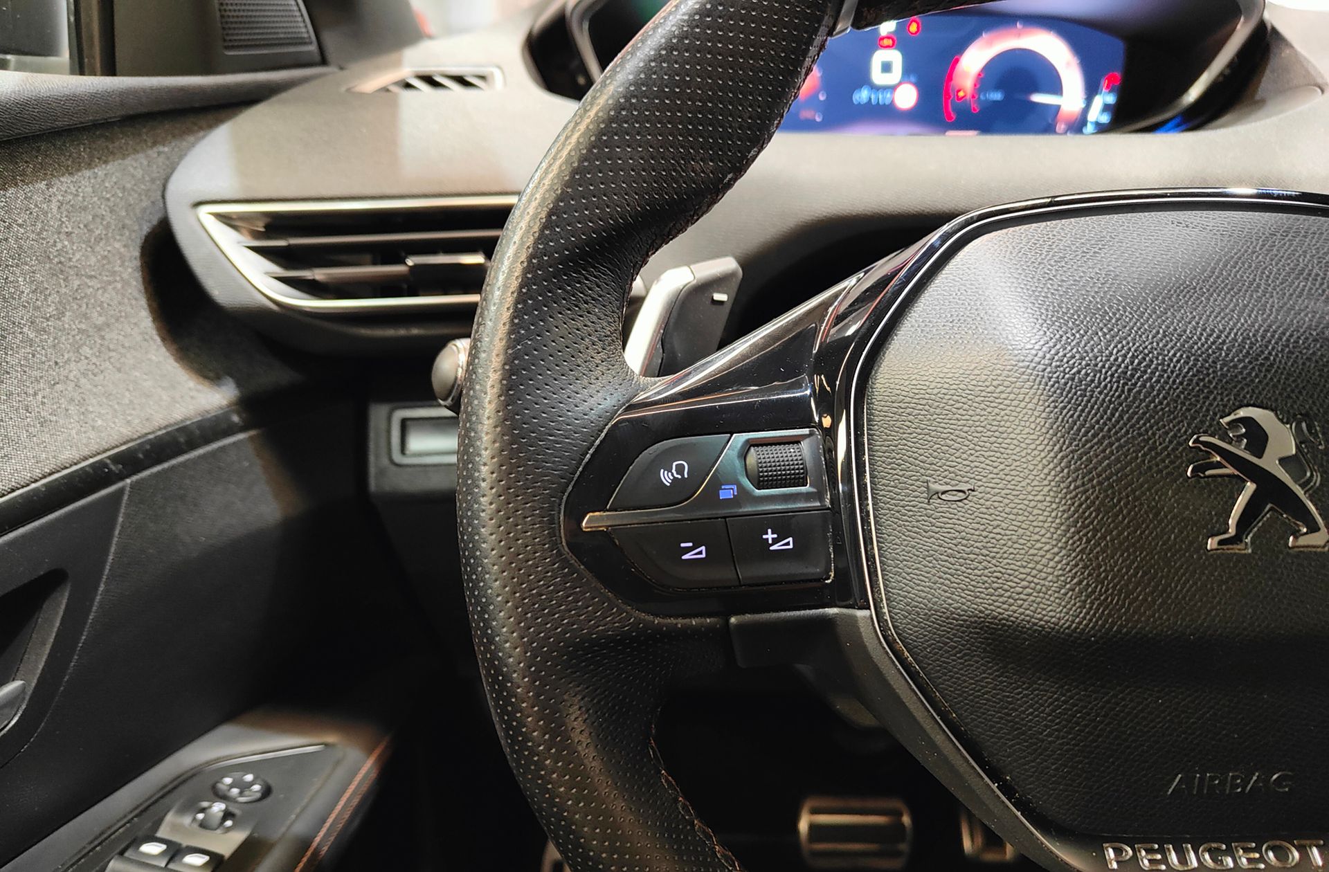 Peugeot 3008 THP 165 GT Line - foto 33