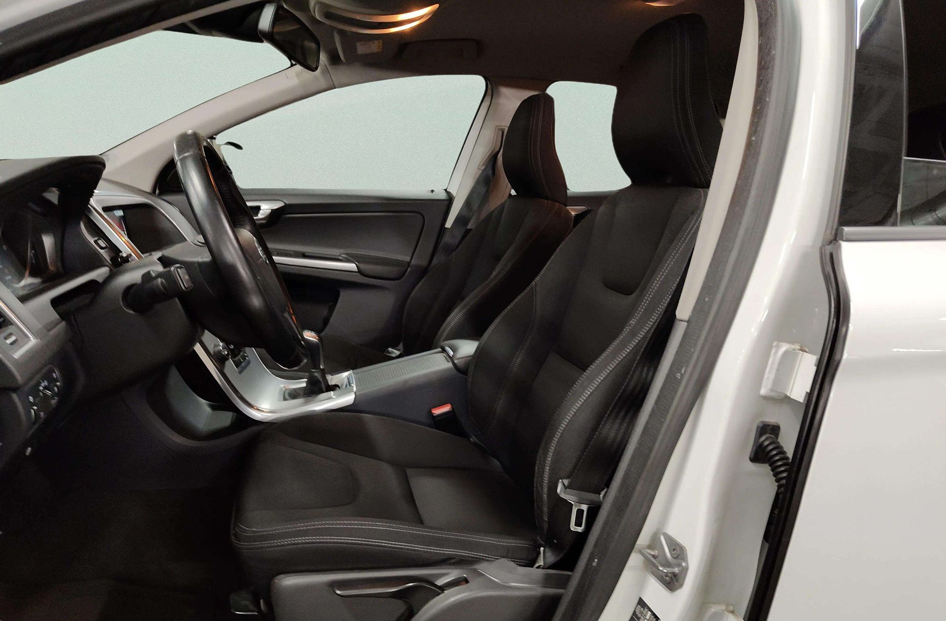Volvo XC60 D3 Kinetic - foto 10