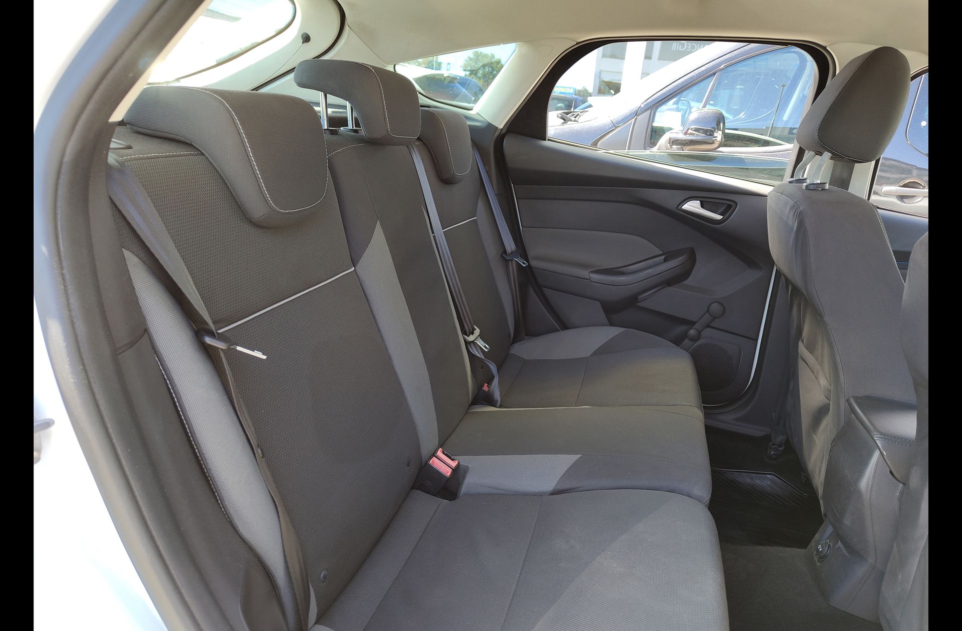 Ford Focus 1.0 EcoBoost Trend - foto 13