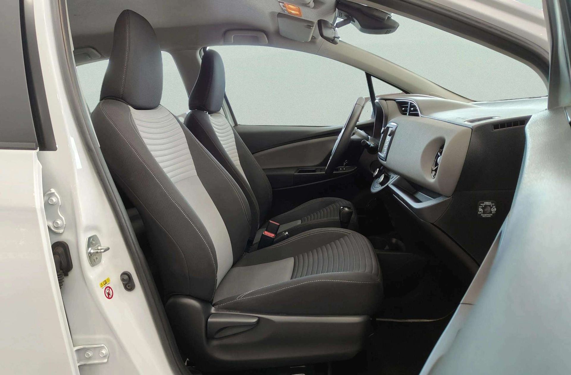 Toyota Yaris 1.5 Hybrid Active - foto 18