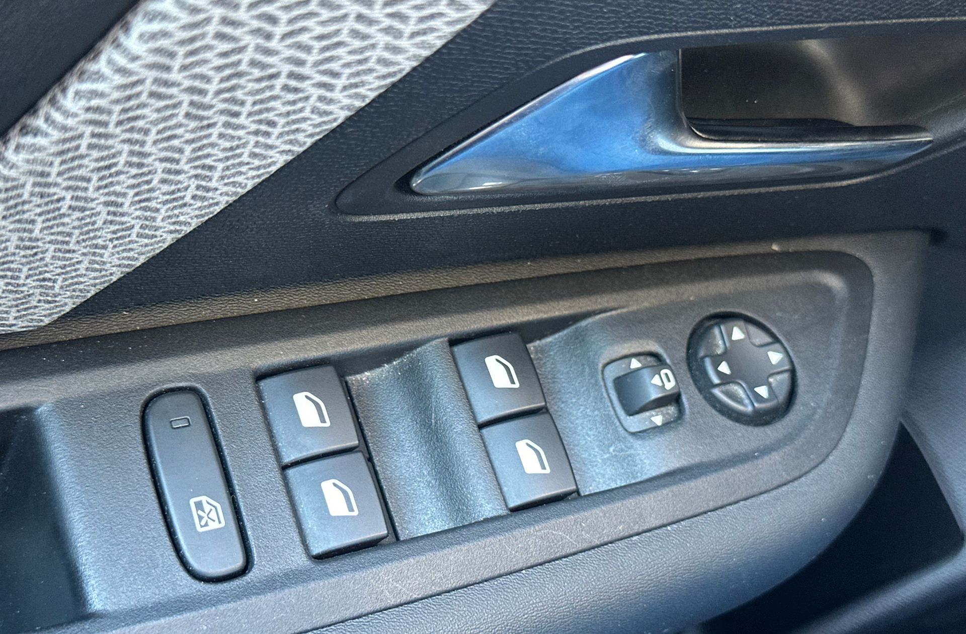 Citroën C4 X Hybrid 136 e-DCS6 Plus - foto 32