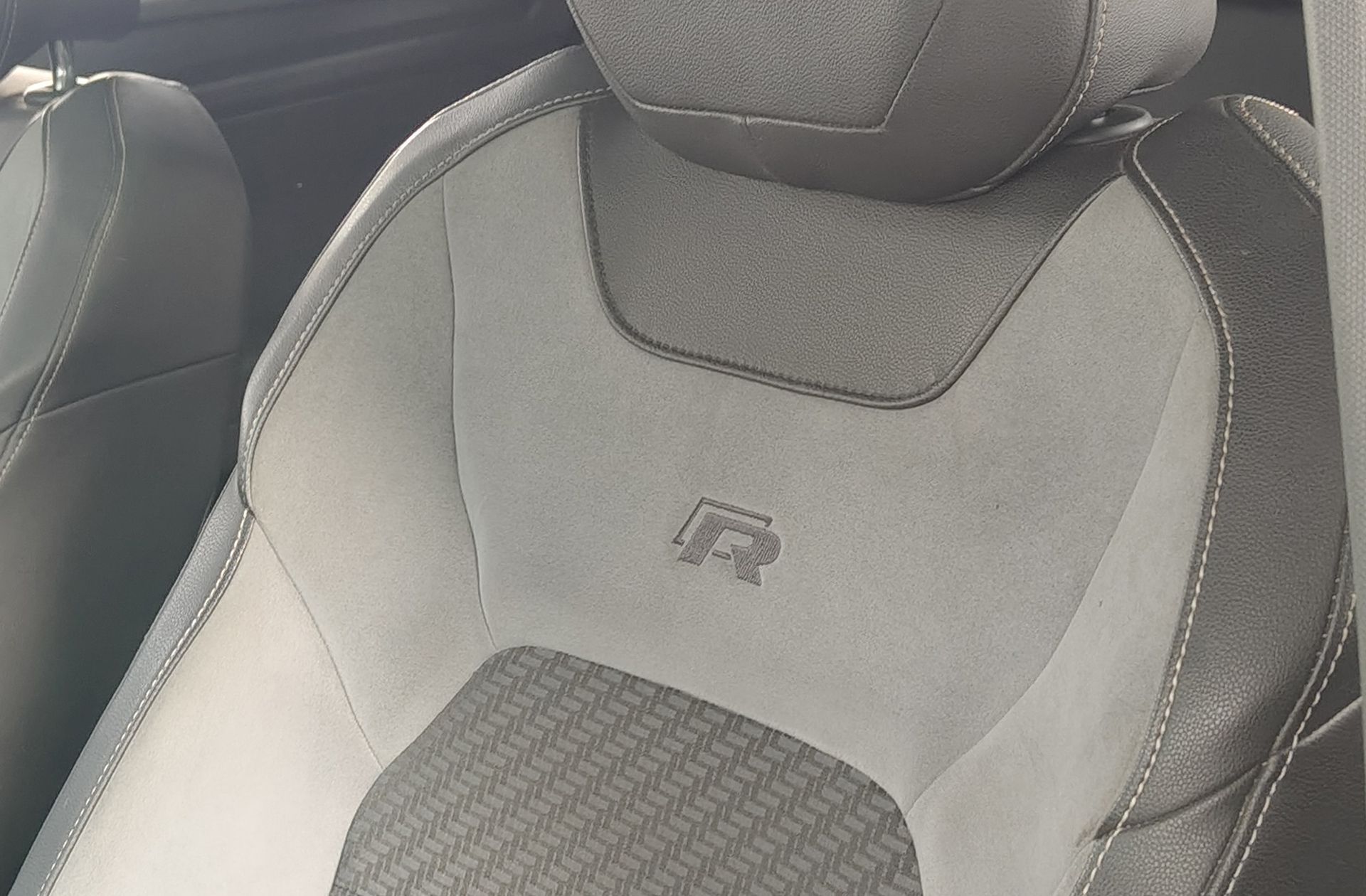 Volkswagen T-Roc R 2.0 TSI 4Motion DSG - foto 13