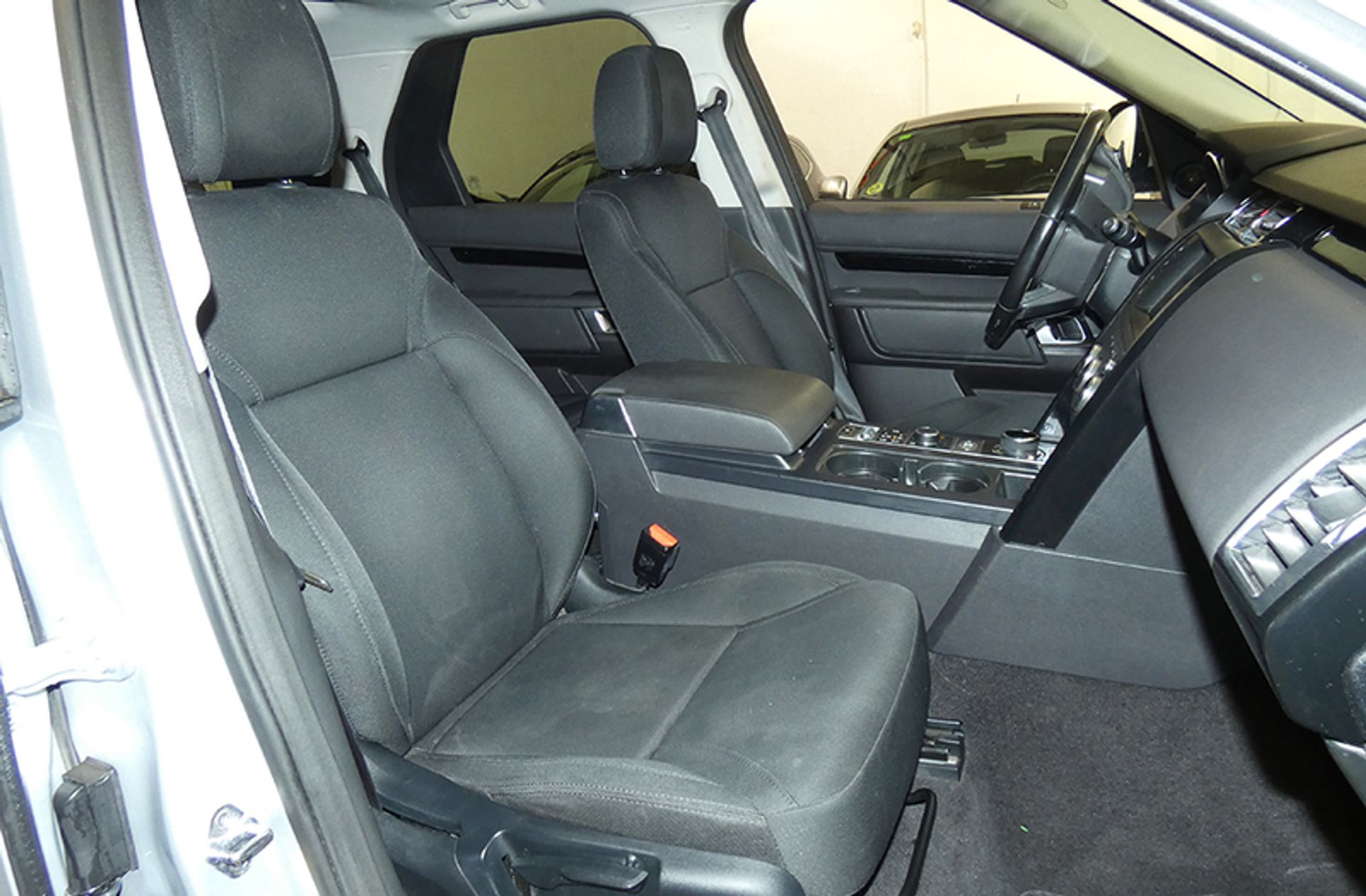Land Rover Discovery 3.0 TD6 SE 4x4 - foto 19