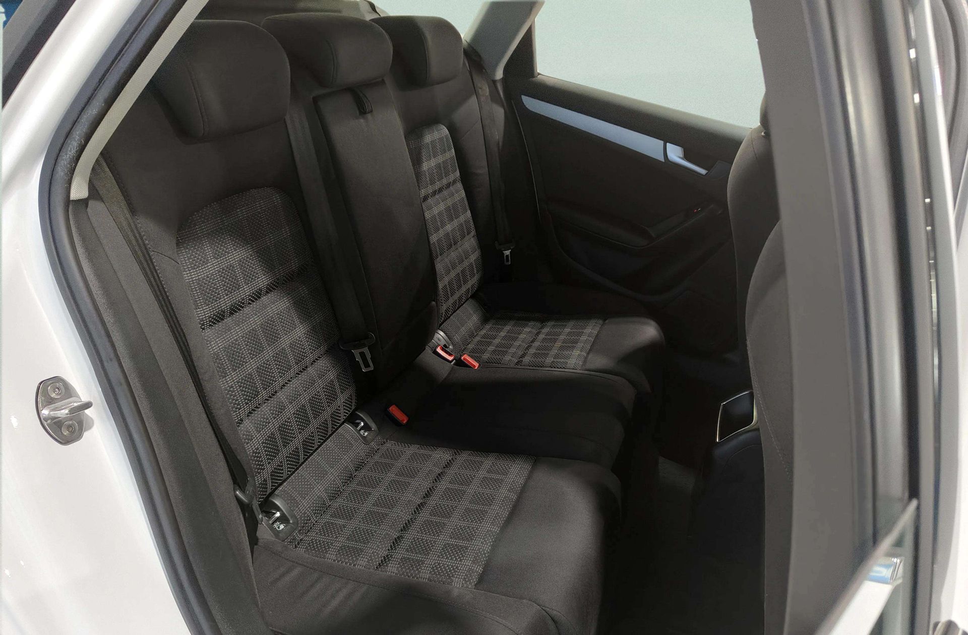 Audi A4 Avant S line edition 2.0 TDI - foto 17