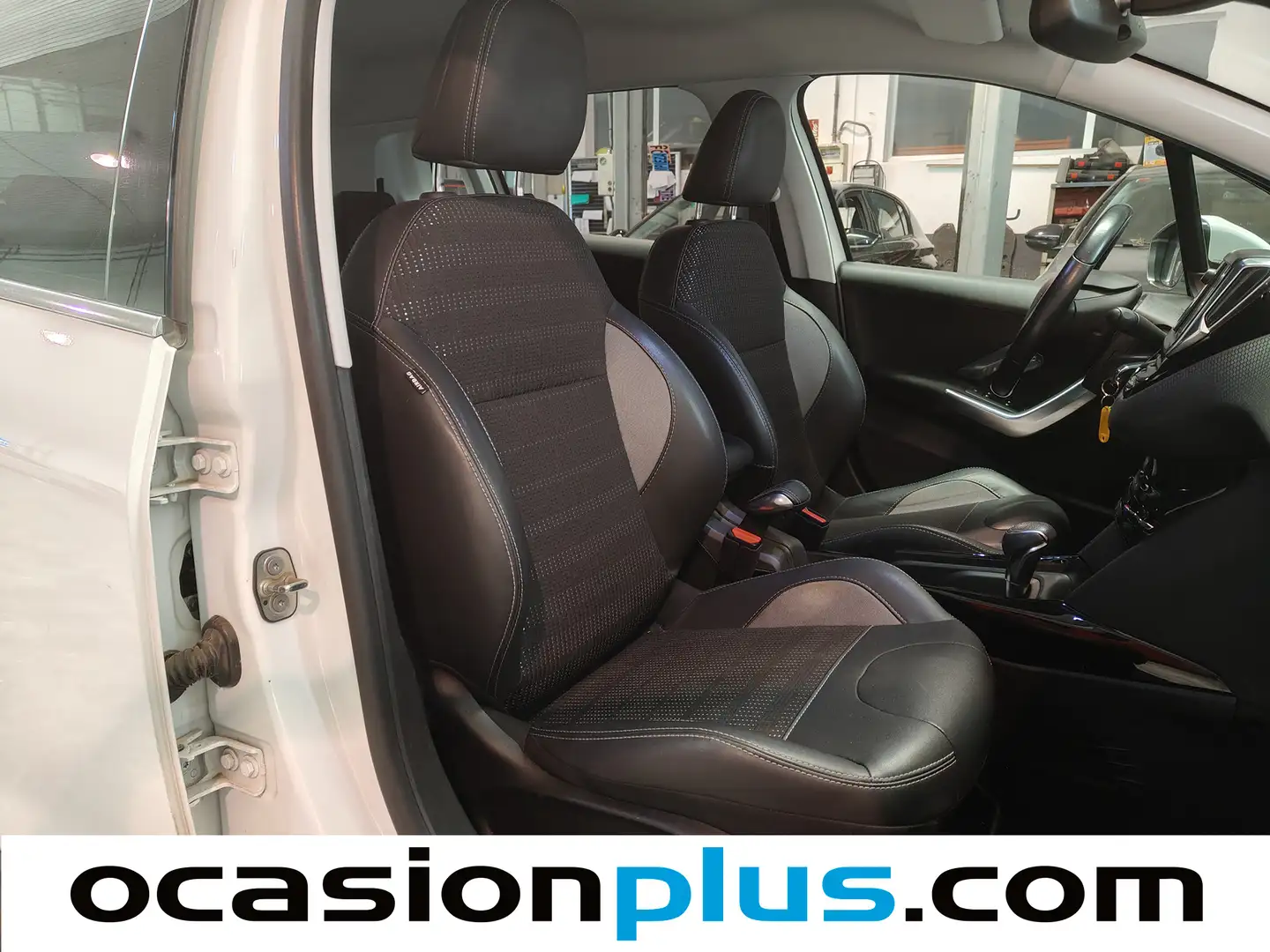 Foto Peugeot 2008 Peugeot 2008 BlueHDi 120 Allure Auto (120 CV)