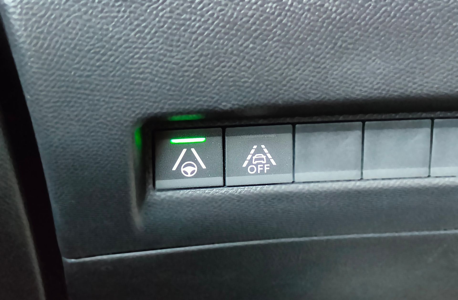 Peugeot 208 PureTech 130 GT Line EAT8 - foto 15