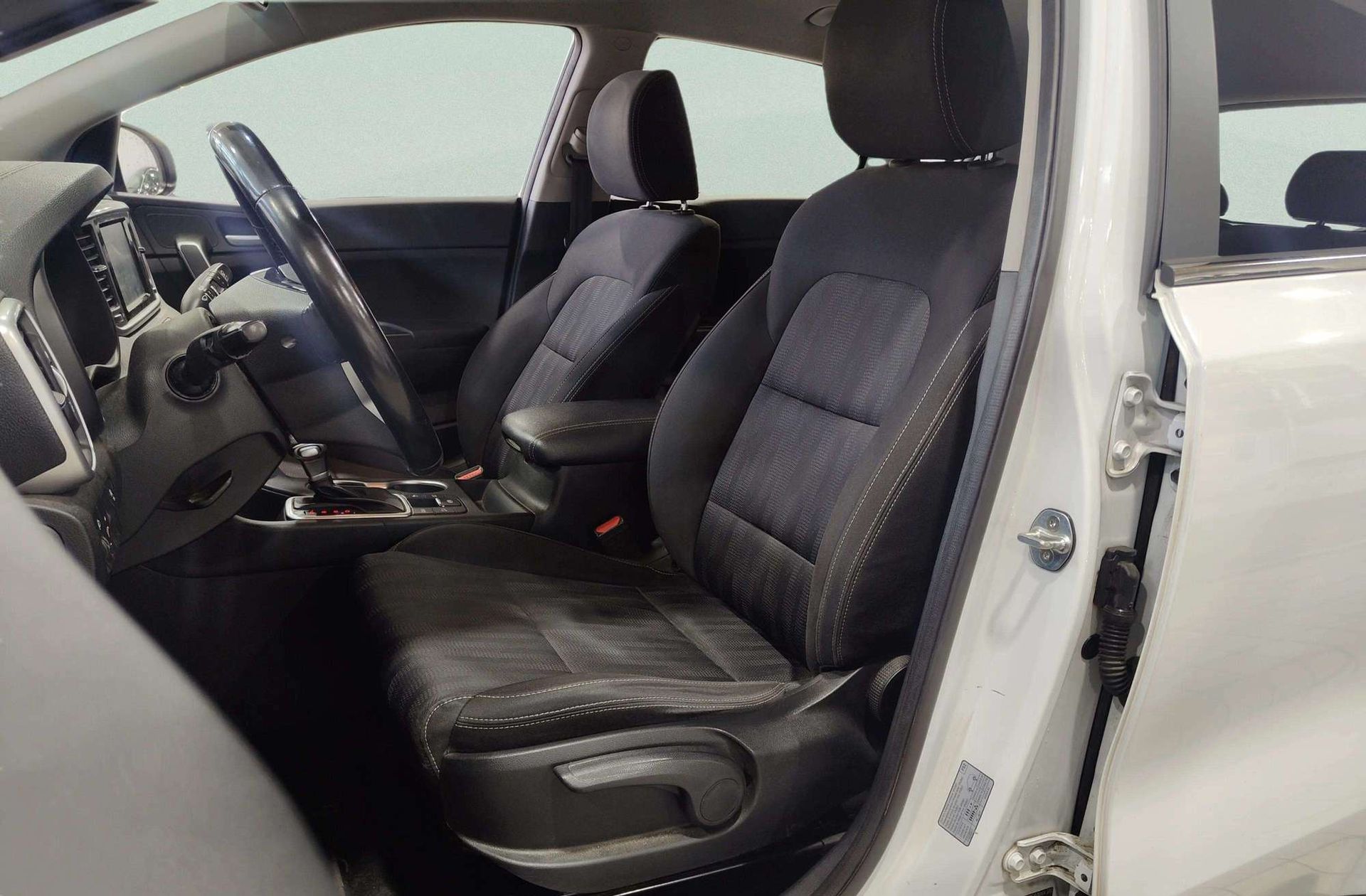 Kia Sportage 1.6 CRDi Business 4x2 DCT - foto 10
