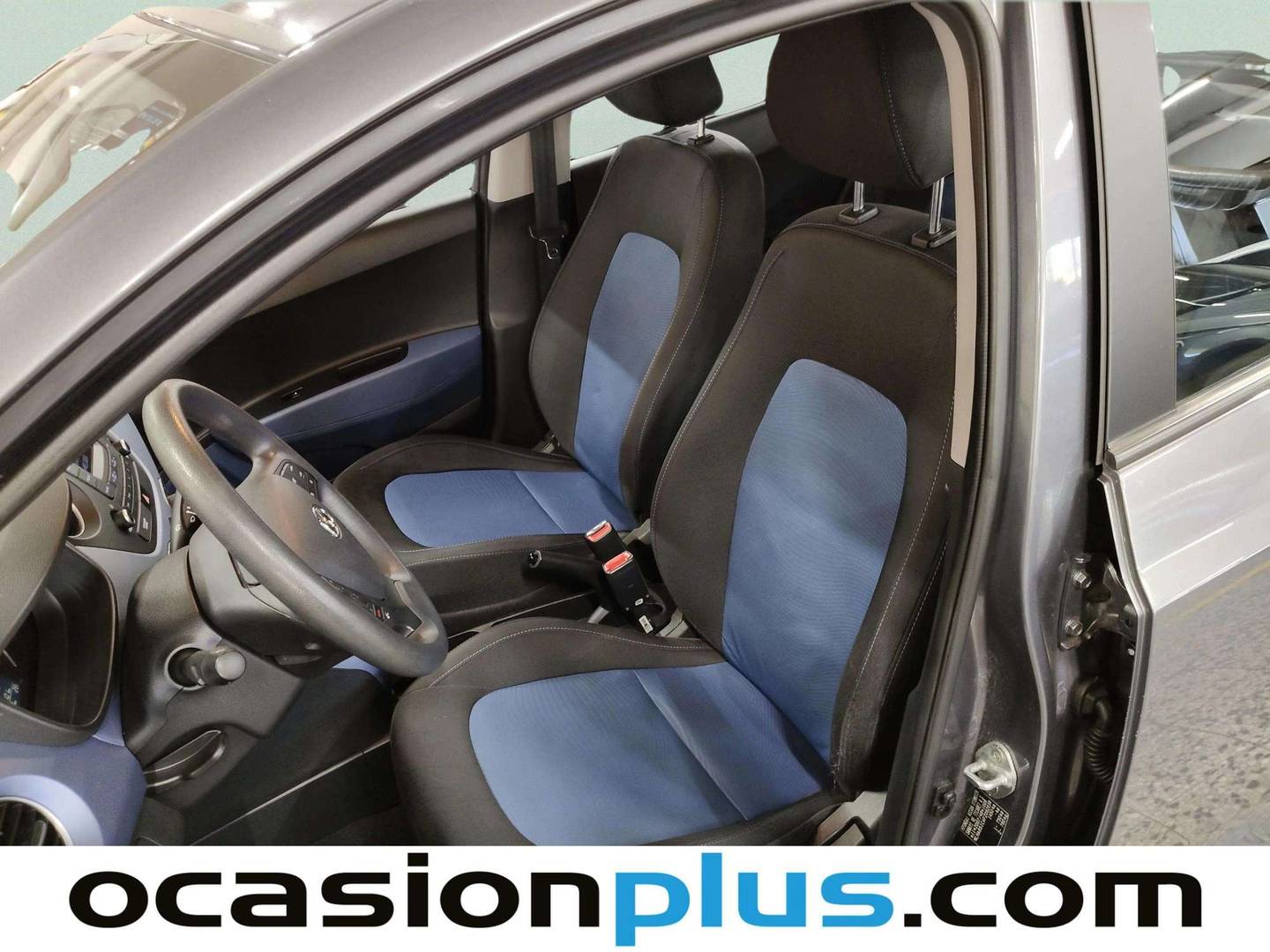 Foto asientos delanteros Hyundai i10 Hyundai i10 1.2 Tecno Blue (87 CV)