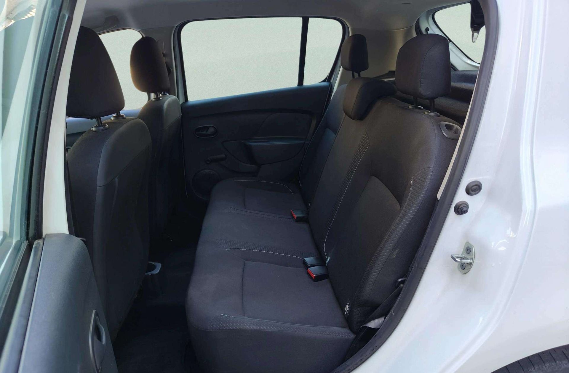 Dacia Sandero Essential 1.0 - foto 9
