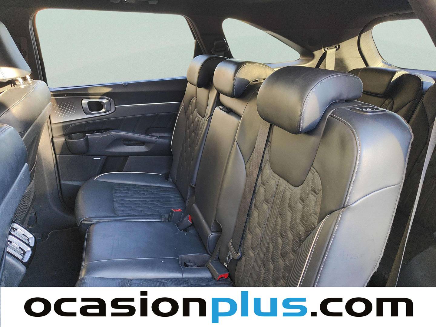 Foto asientos traseros KIA Sorento KIA Sorento 1.6 T-GDi HEV Emotion 4x2 (Pack Luxury) Auto (230 CV) 7 Plazas