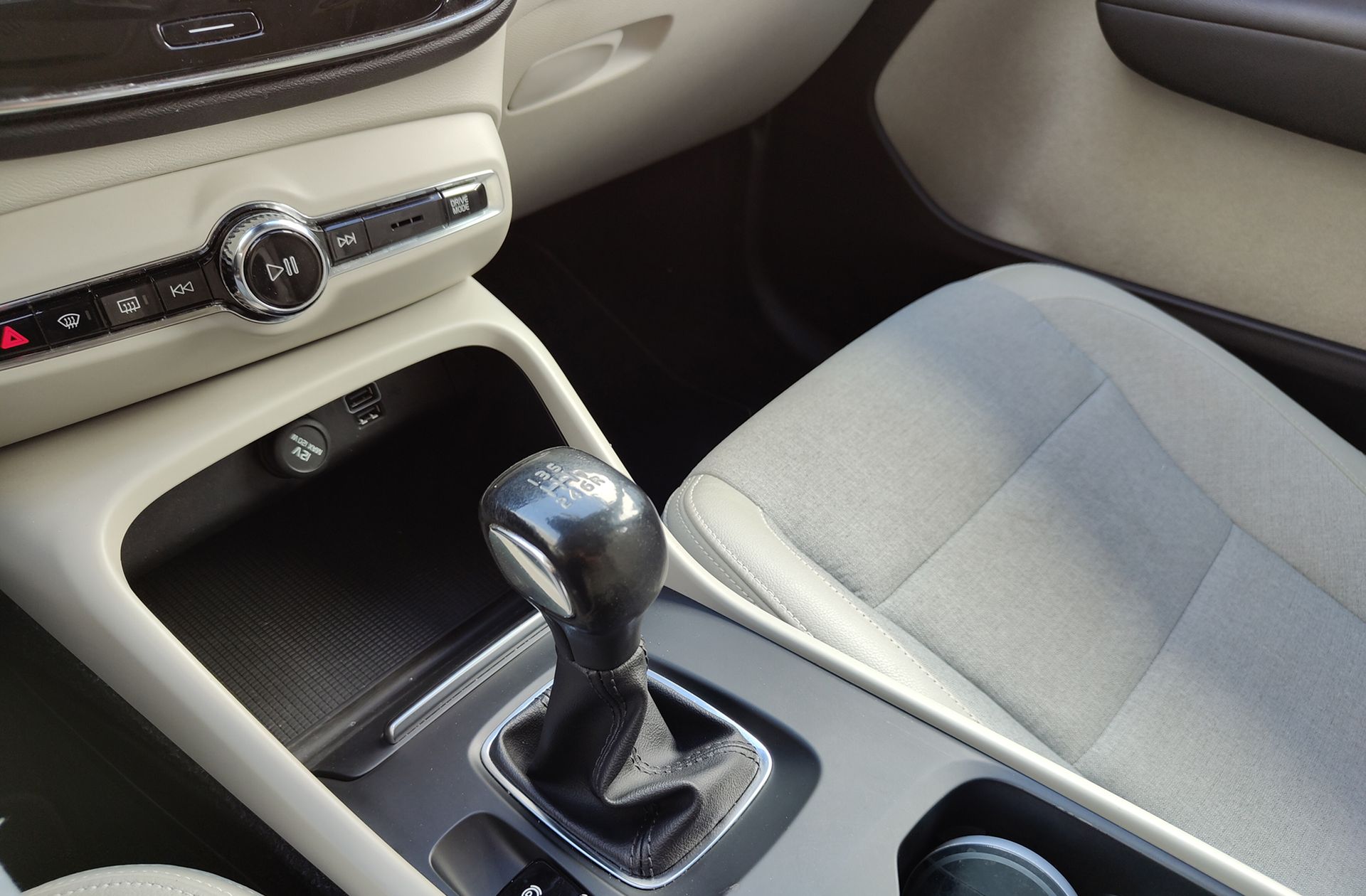 Volvo XC40 T3 Business Plus - foto 5