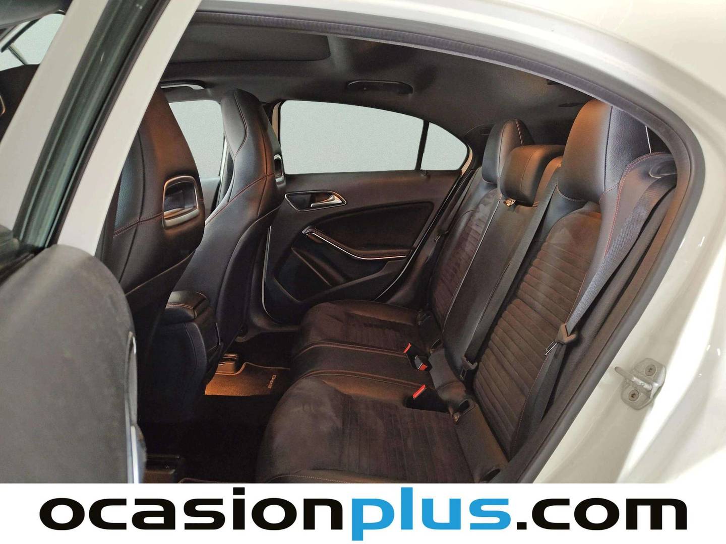 Foto asientos traseros Mercedes Clase A Mercedes Clase A 180 d AMG Line (109 CV)