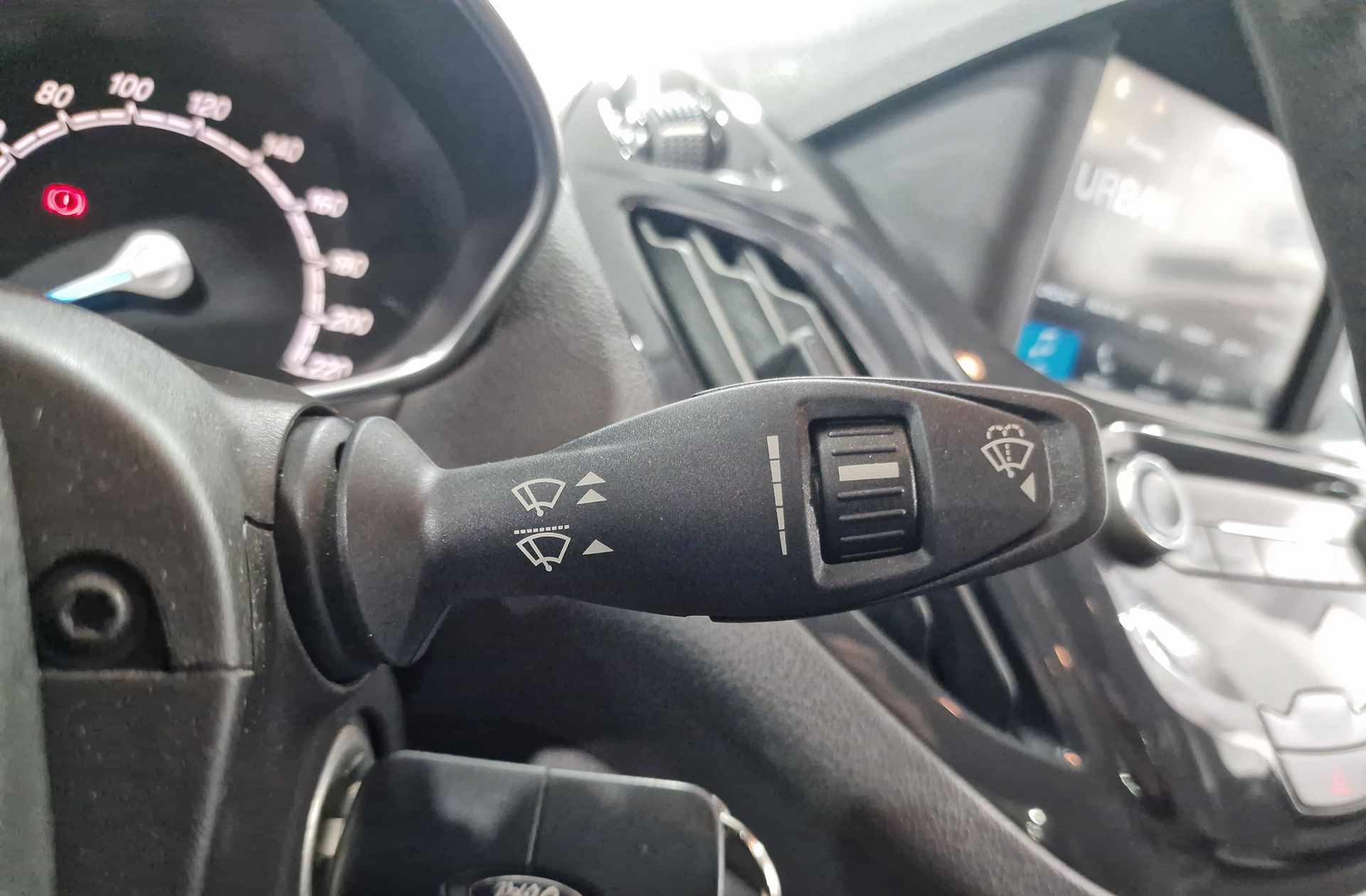 Ford Tourneo Courier 1.0 EcoBoost Titanium - foto 25