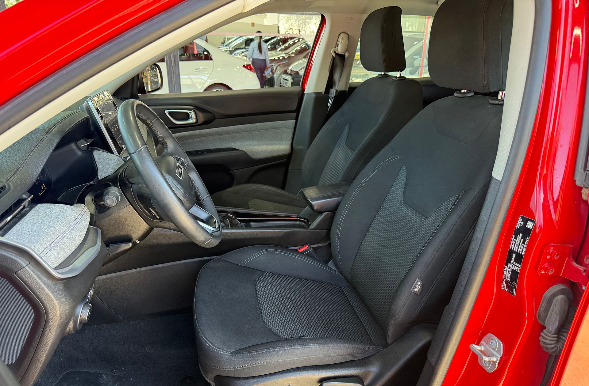 Jeep Compass eHybrid 1.5 MHEV Longitude DCT - foto 9