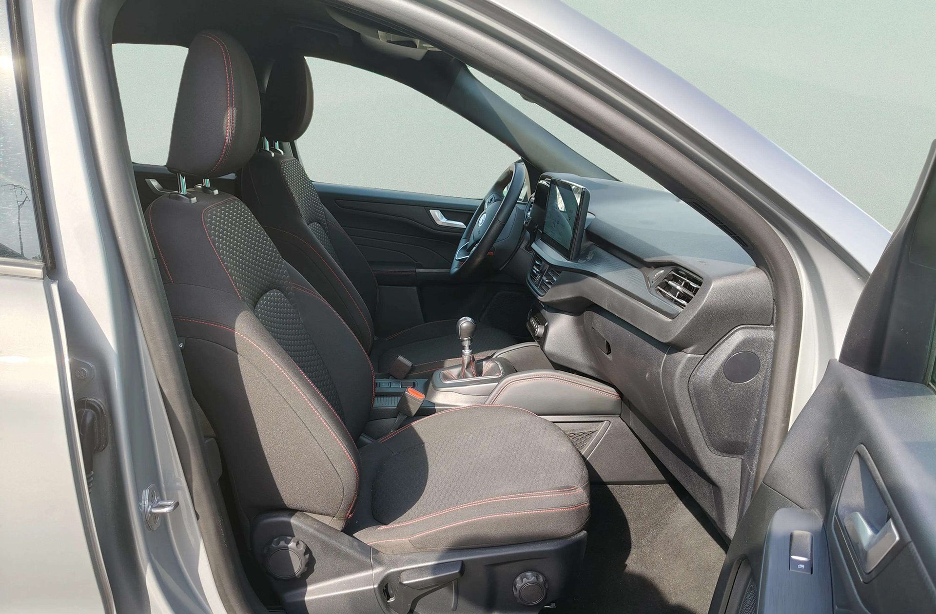 Ford Kuga 1.5T EcoBoost ST-Line 4x2 - foto 23