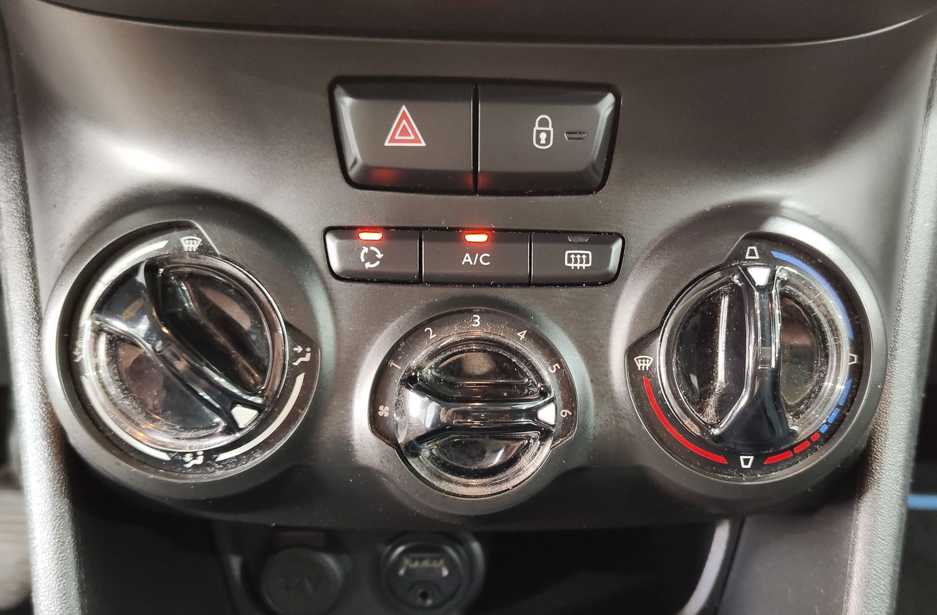 Peugeot 208 1.6 BlueHDi Access - foto 23