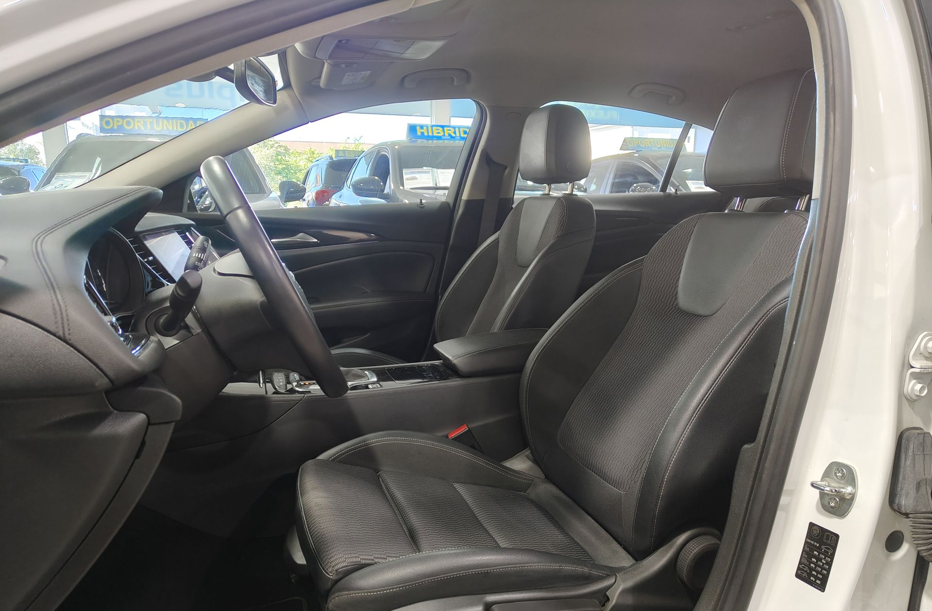 Opel Insignia 2.0T SHT Business Elegance AT9 - foto 10