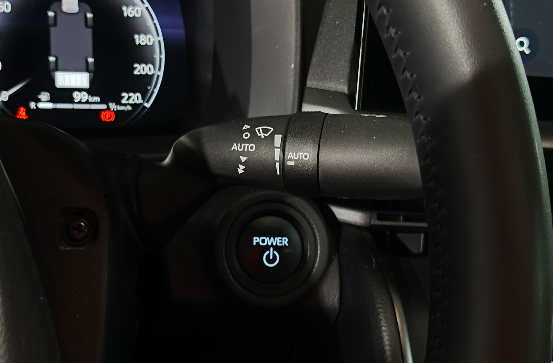 Toyota C-HR 220PH Advance - foto 30