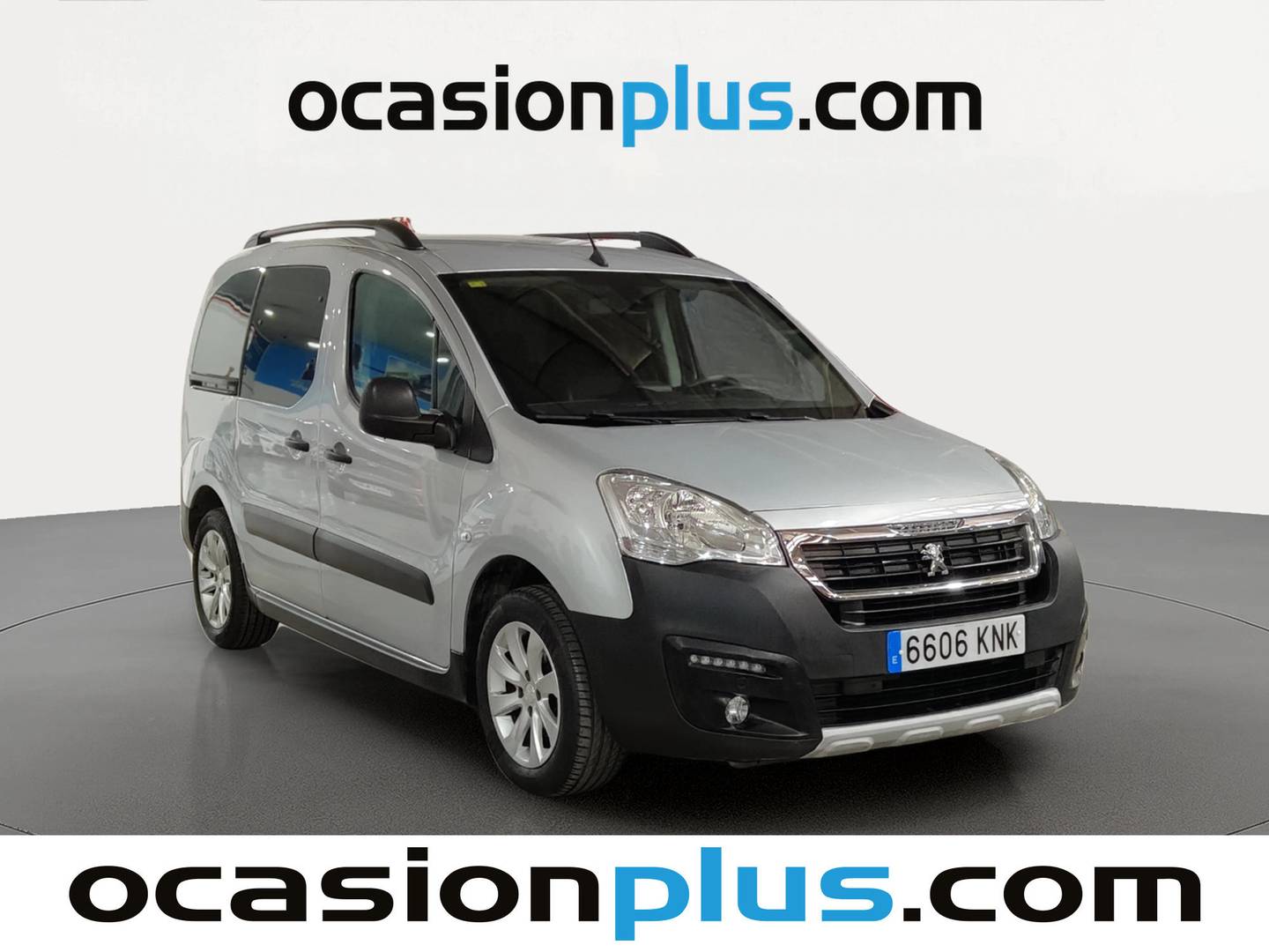 Foto delantera Peugeot Partner Peugeot Partner Tepee BlueHDi 120 Outdoor (120 CV) derecha