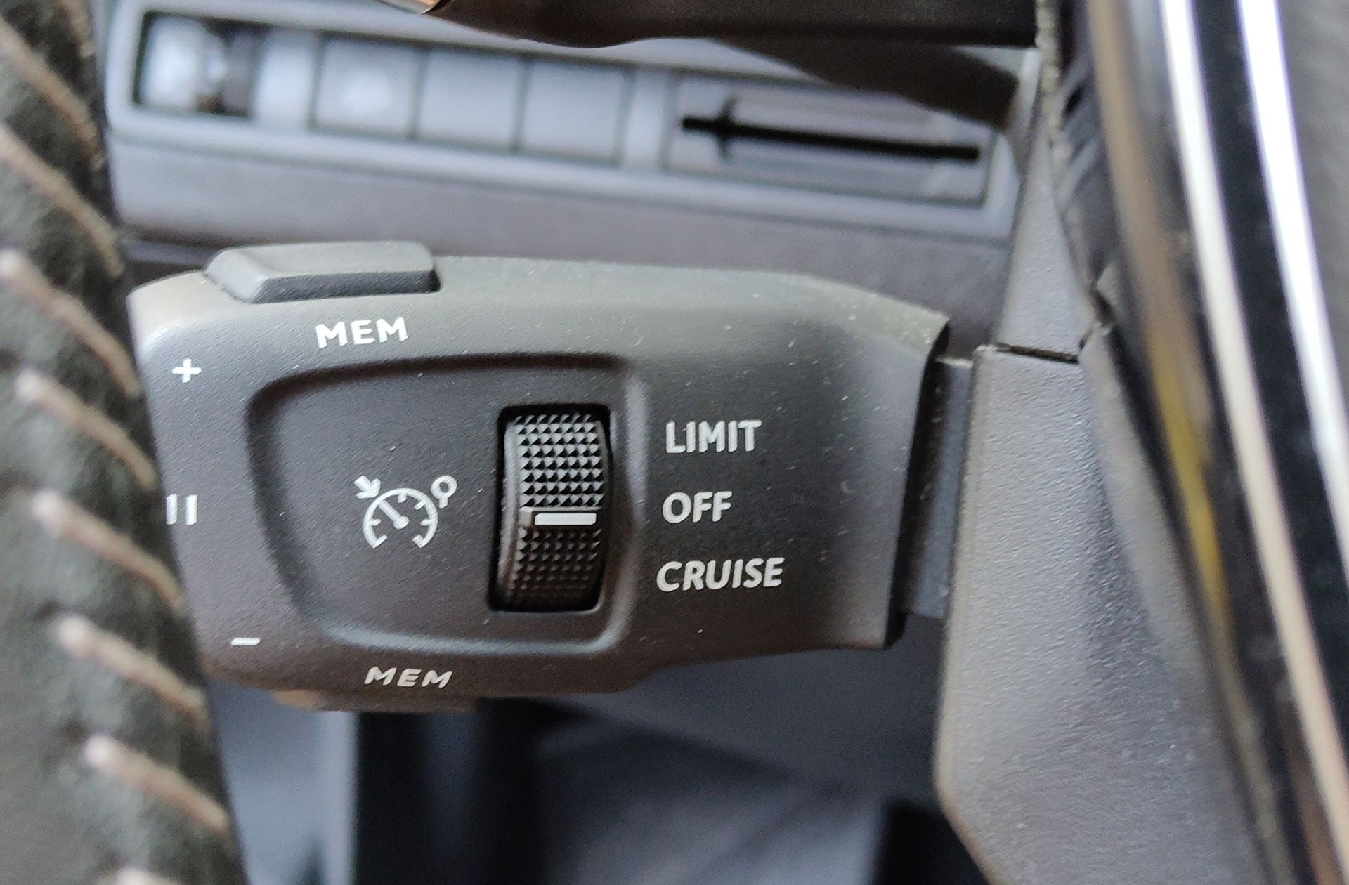 Peugeot 5008 1.2 Allure Pack eDCS6 7 plazas - foto 30