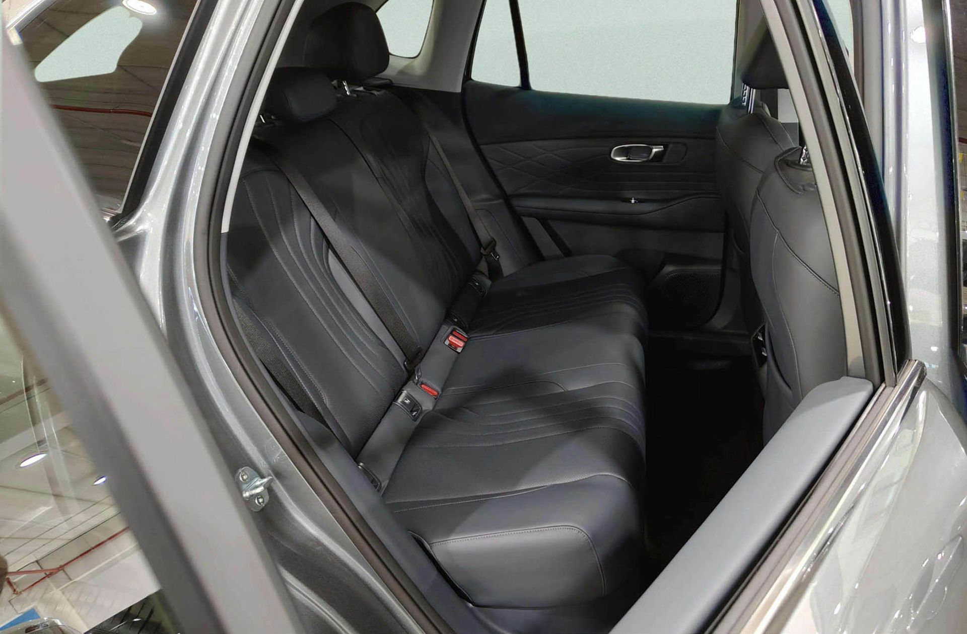 Geely Starray EM-i 1.5 PHEV Pro - foto 19