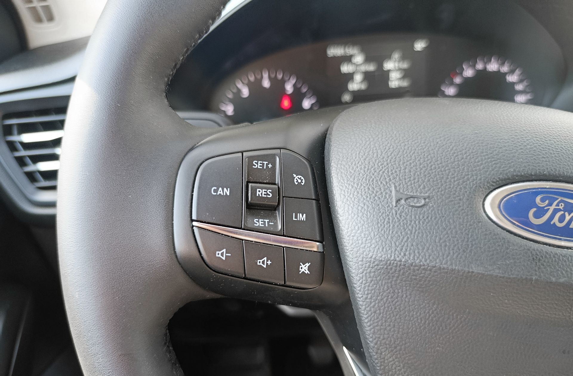 Ford Focus 1.0 EcoBoost MHEV Active - foto 25