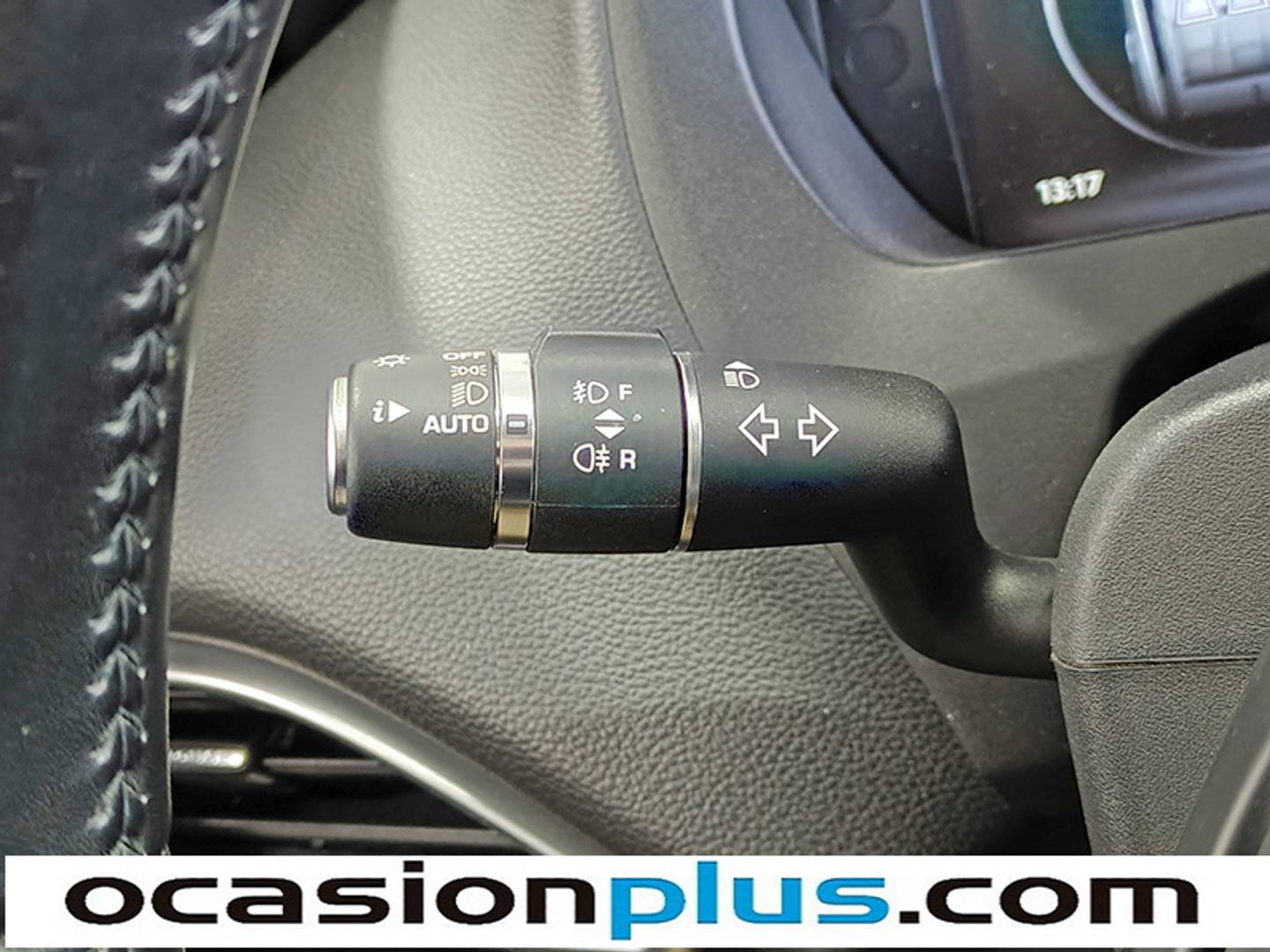 Foto Jaguar F-Pace Jaguar F-PACE 2.0L i4D Pure RWD (180 CV)