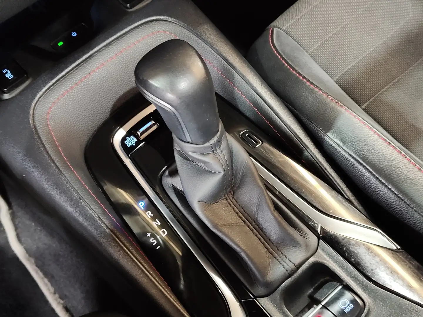 Foto Toyota Corolla Toyota Corolla 180H Advance E-CVT (180 CV)