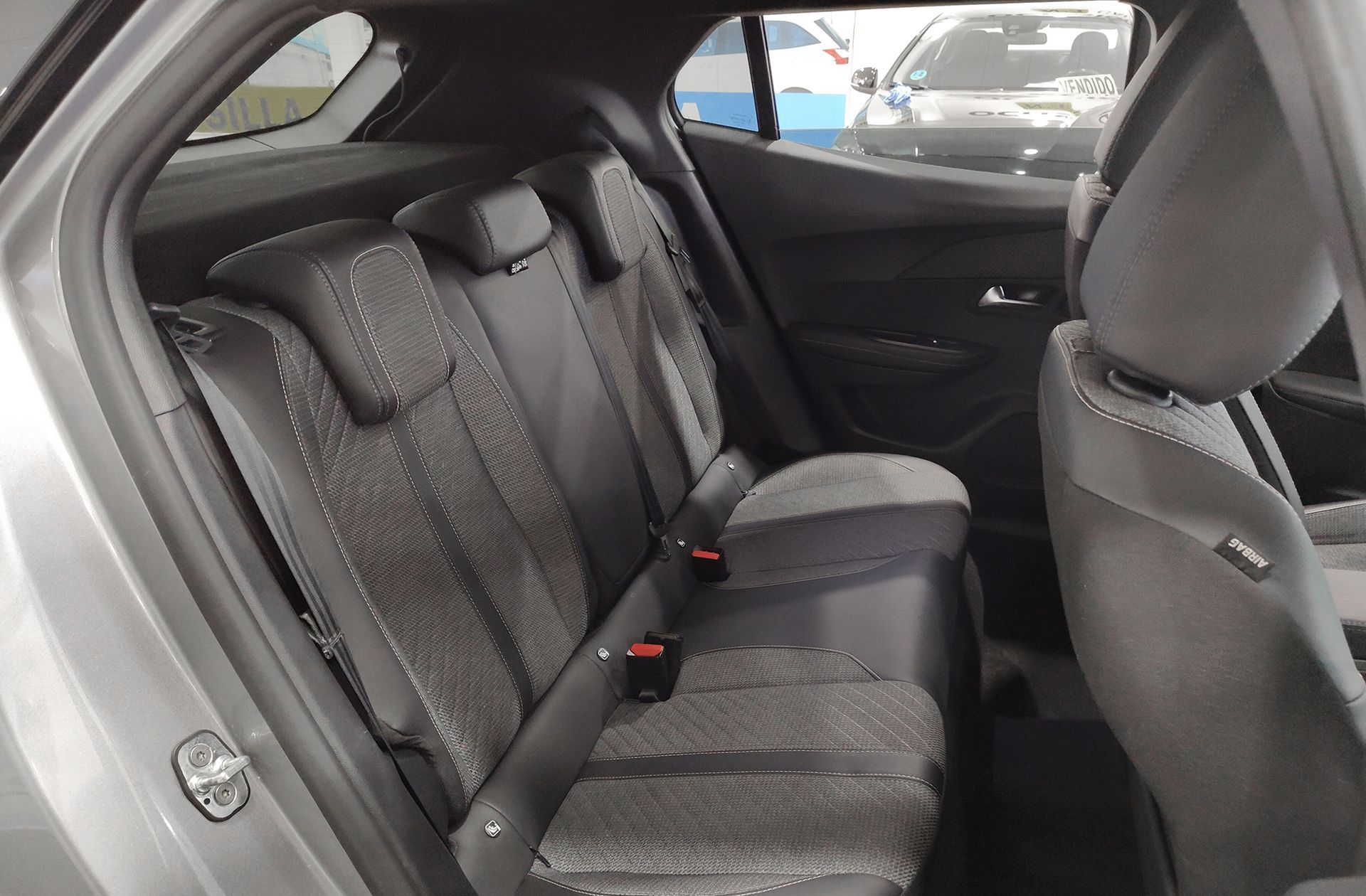 Peugeot 2008 Allure Hybrid eDCS6 - foto 19
