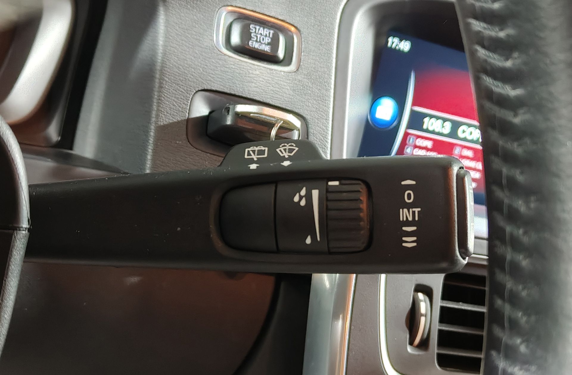 Volvo V60 Cross Country D3 Kinetic - foto 24