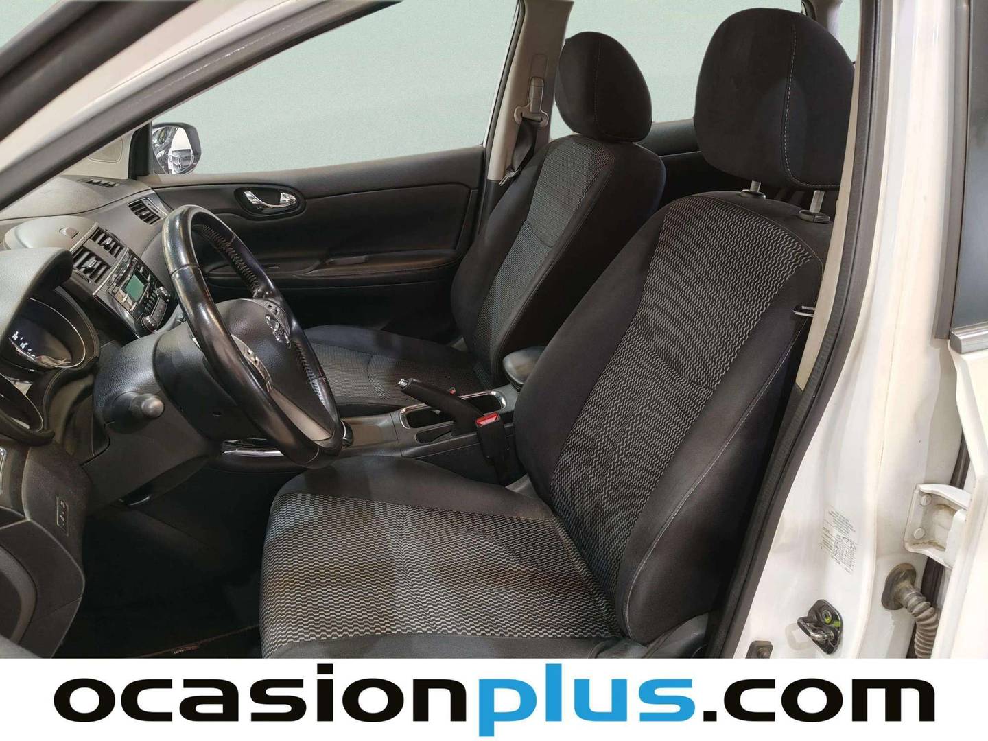 Foto asientos delanteros Nissan PULSAR Nissan Pulsar 1.2 DIG-T N-TEC (115 CV)