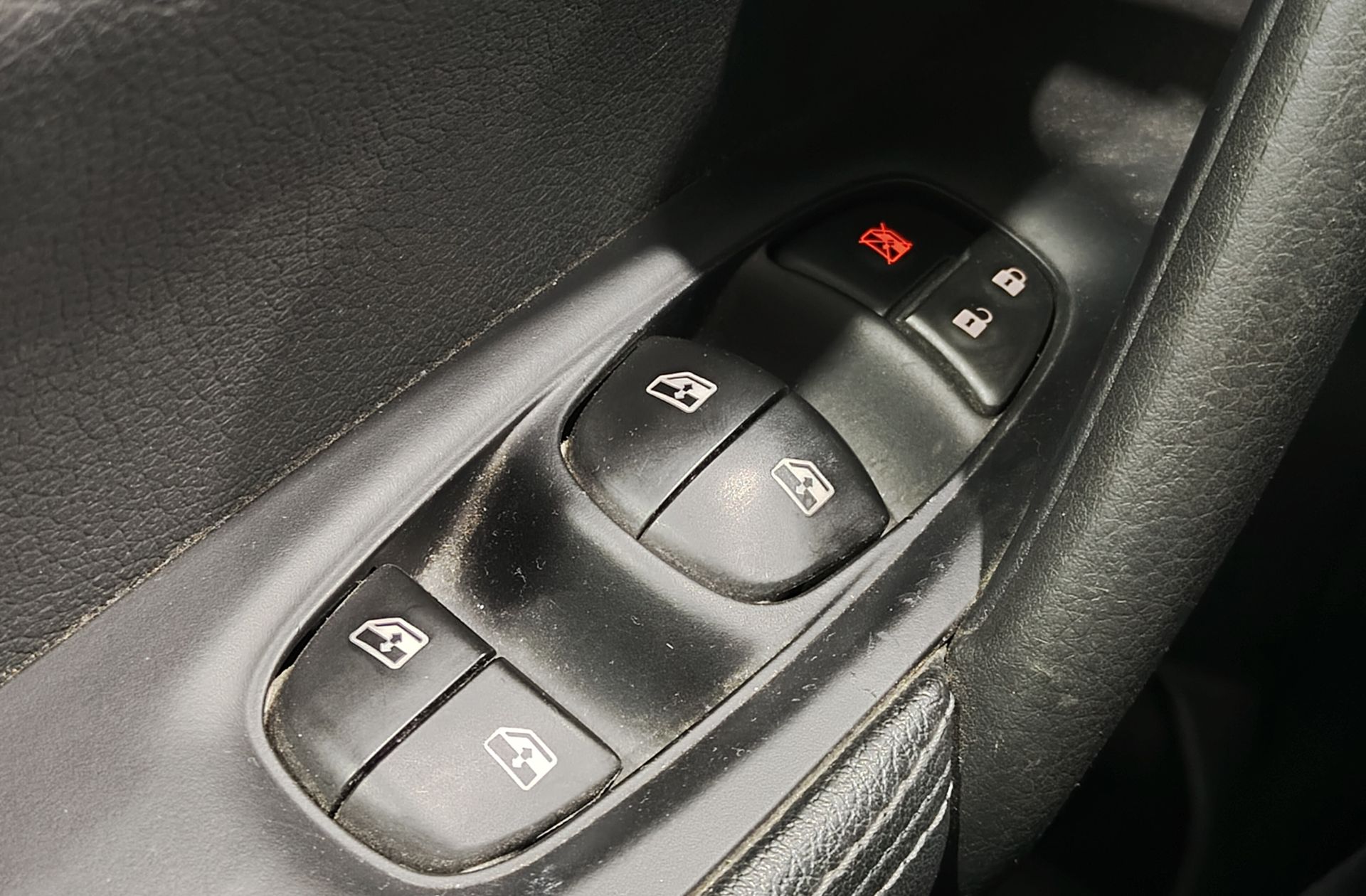 Nissan Qashqai DIG-T 140 N-Connecta - foto 34