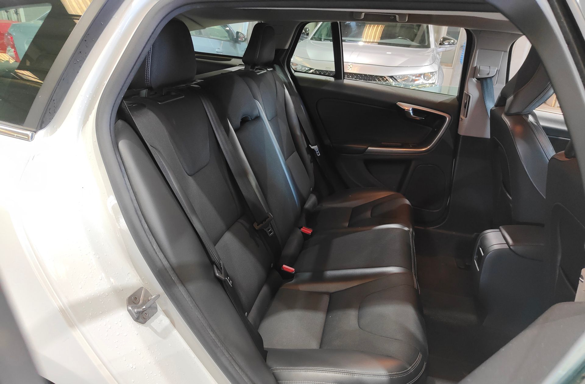 Volvo V60 D3 Momentum - foto 15