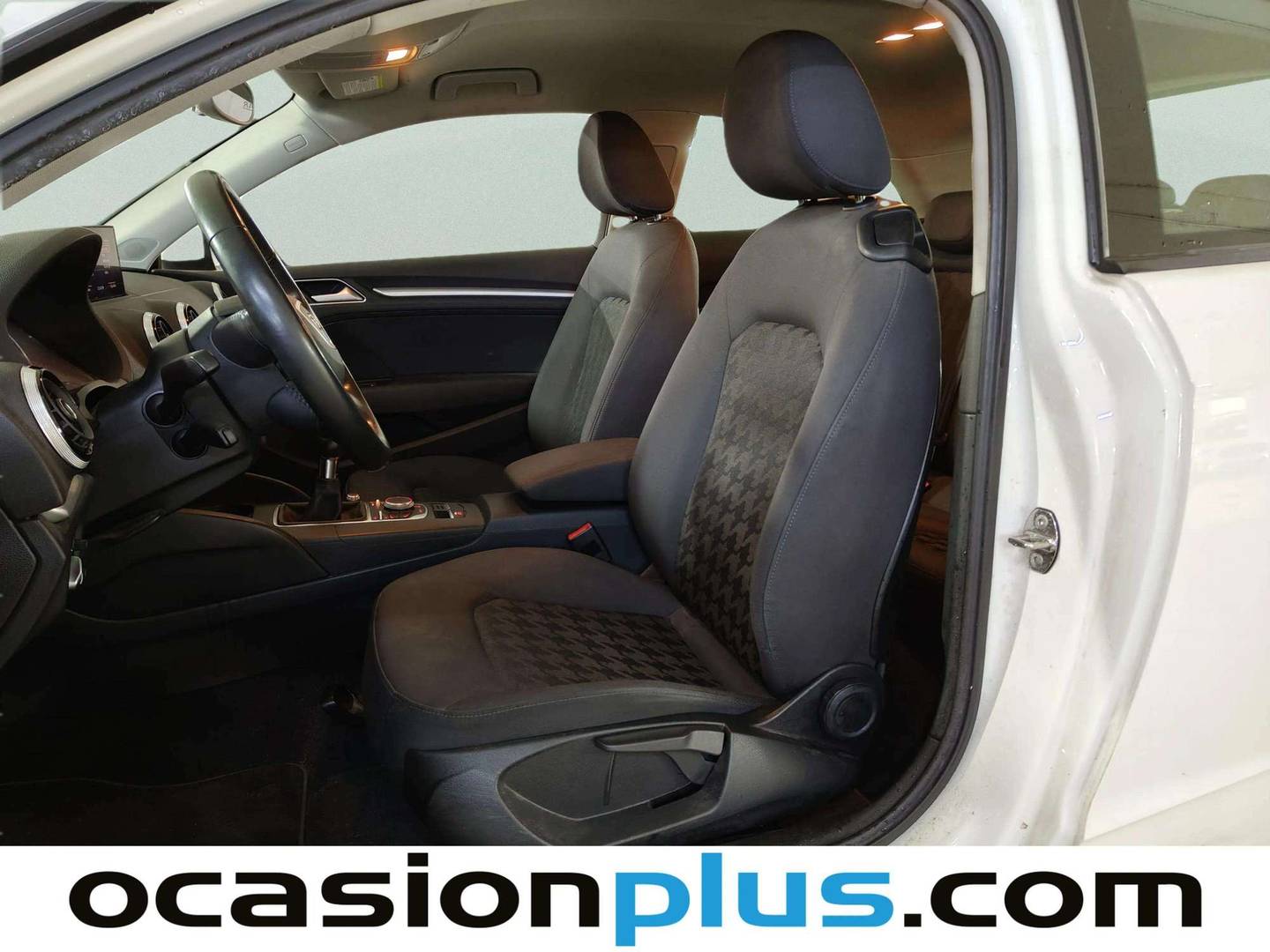 Foto asientos delanteros Audi A3 Audi A3 1.6 TDI Attraction edition (105 CV)