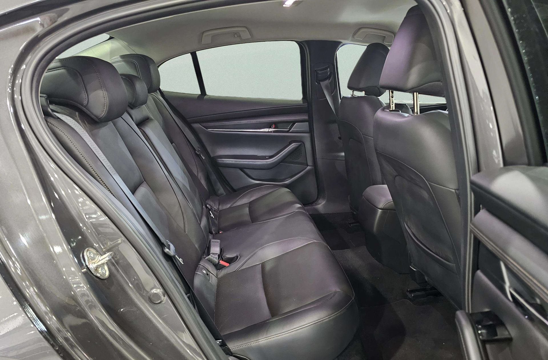 Mazda Mazda3 2.0 Sedan Skyactiv-G Zenith Safety Black - foto 21