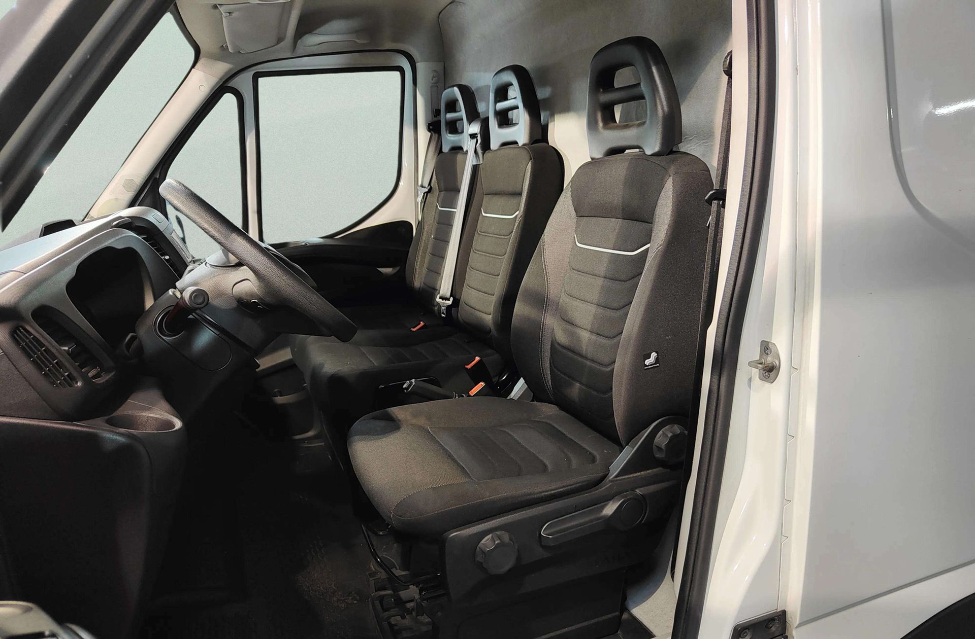 Iveco Daily Furgon 35 S 16 V 3520L/H2 - foto 10