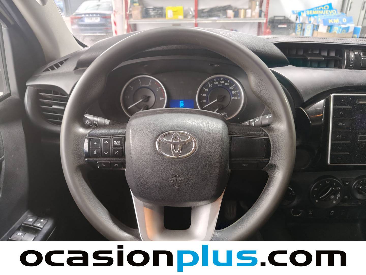 Extras y acabados del Toyota Hilux Toyota Hilux 2.4 D-4D Doble Cabina GX (150 CV)
