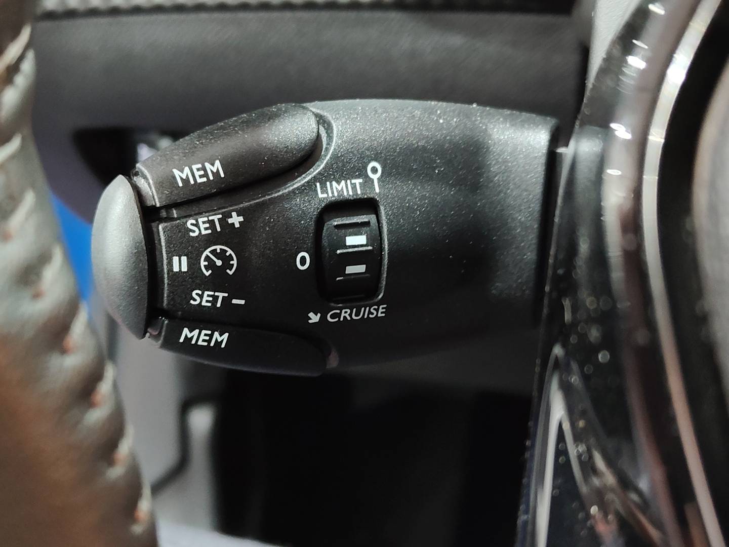 Foto Peugeot 208 Peugeot 208 PureTech 100 Allure  (100 CV)