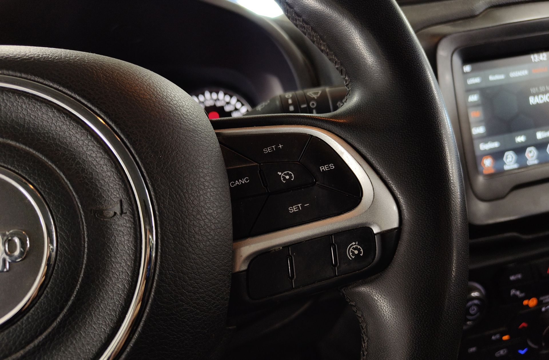 Jeep Renegade eHybrid Longitude ATX - foto 21