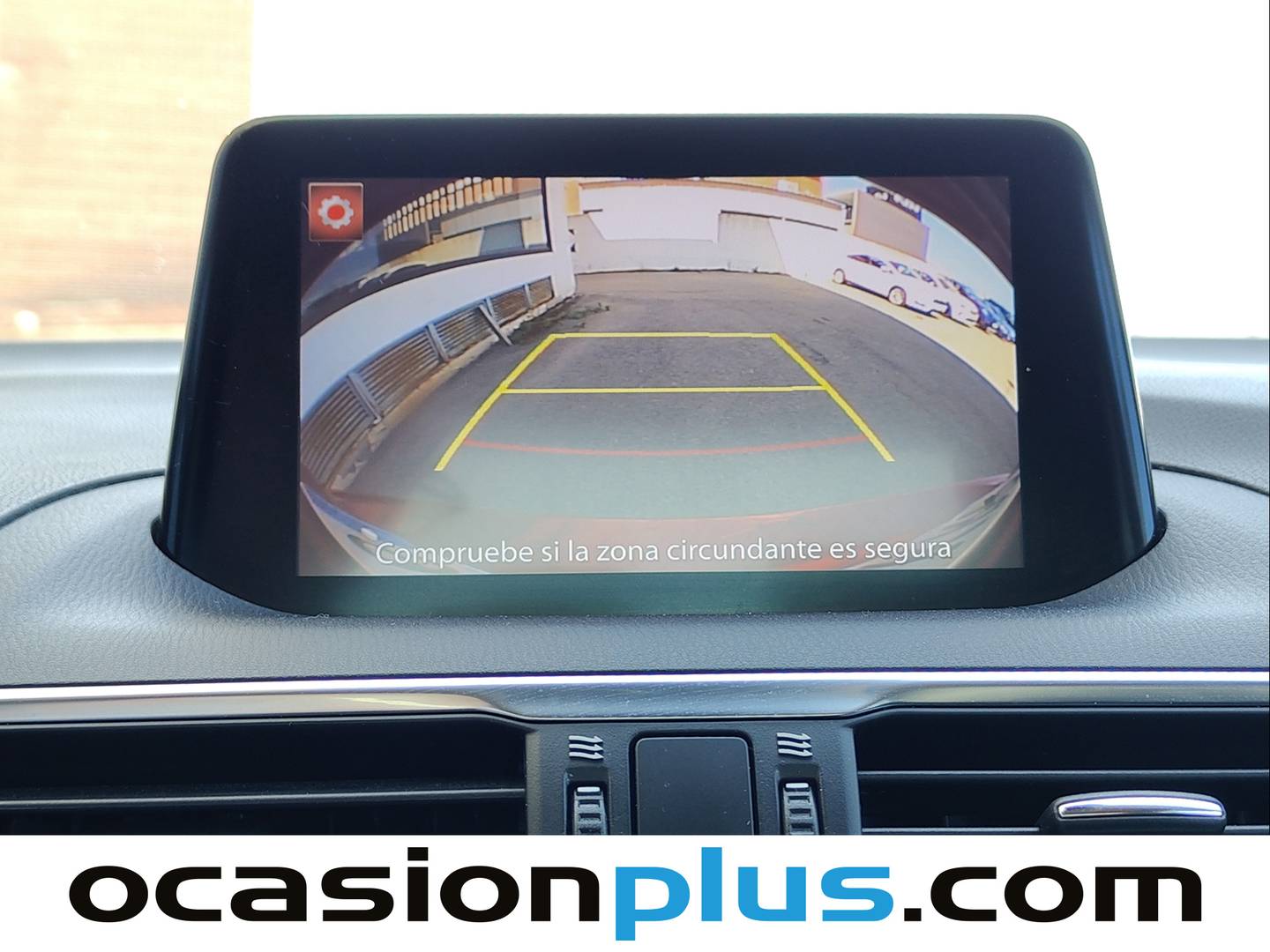 Equipamiento del Mazda Mazda3 Mazda Mazda 3 2.0 SKYACTIV-G Zenith+Navegador (120 CV)