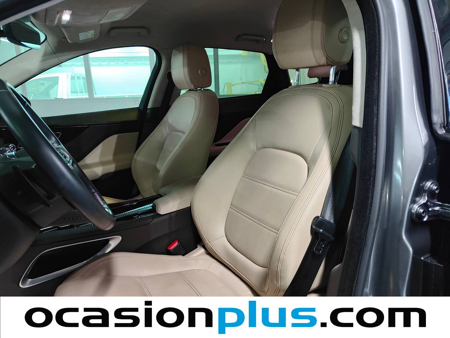 Foto asientos delanteros Jaguar F-Pace Jaguar F-PACE 2.0T i4 Prestige AWD Auto (250 CV)