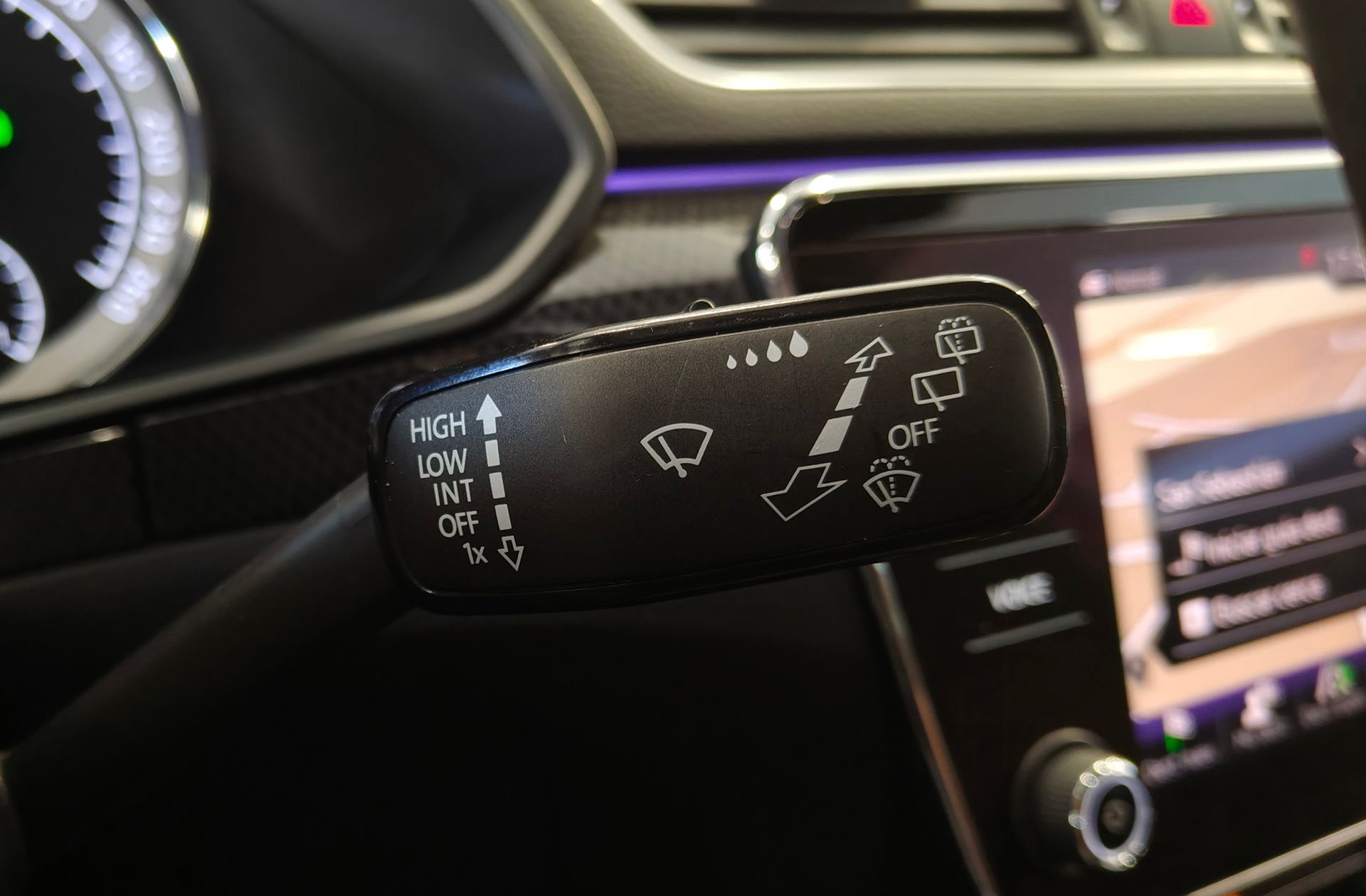Škoda Superb Combi 2.0 TDI Sport Line DSG - foto 29