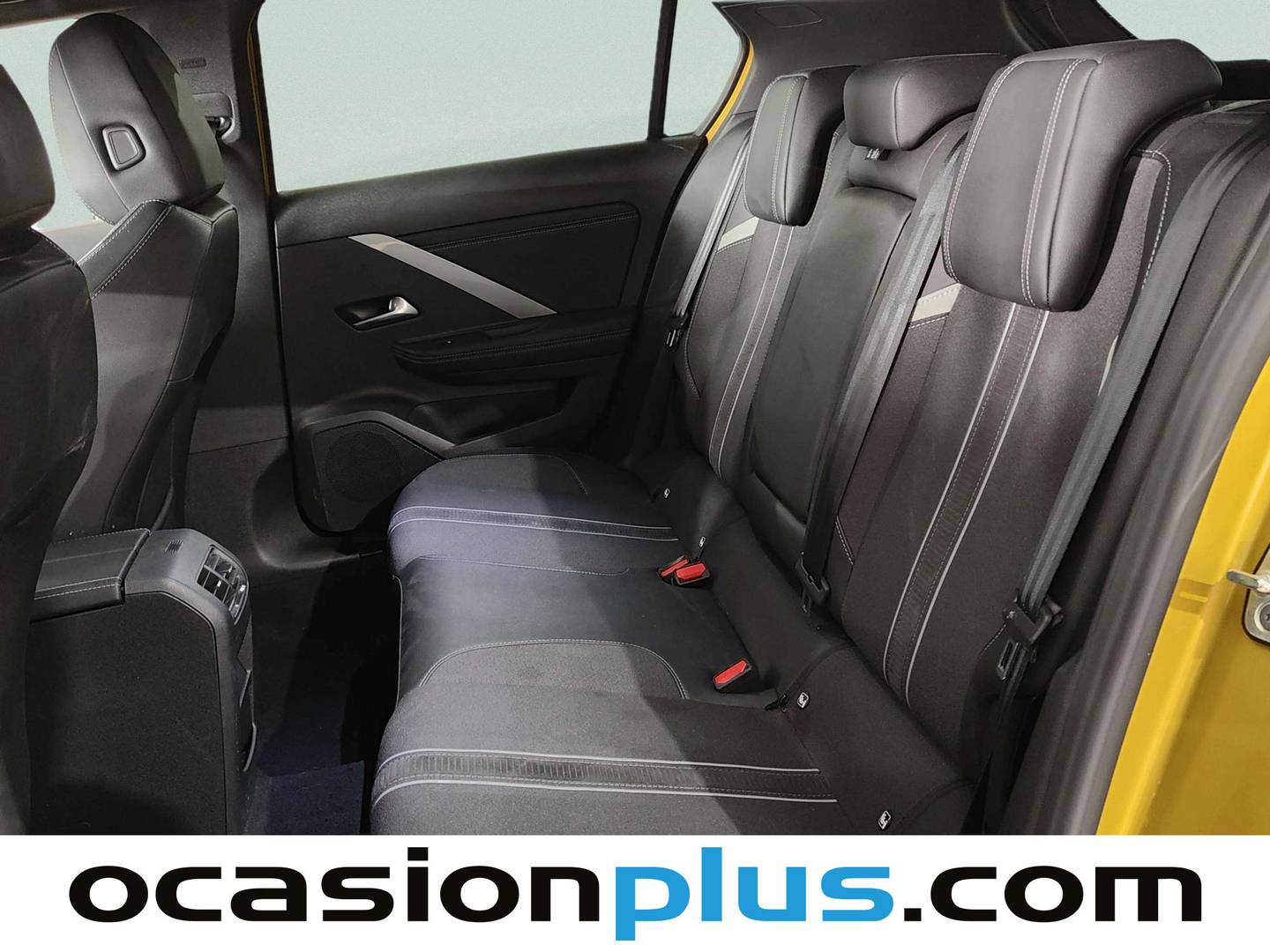 Foto asientos traseros Opel Astra Opel Astra 1.5D DTH GS Auto (130 CV)