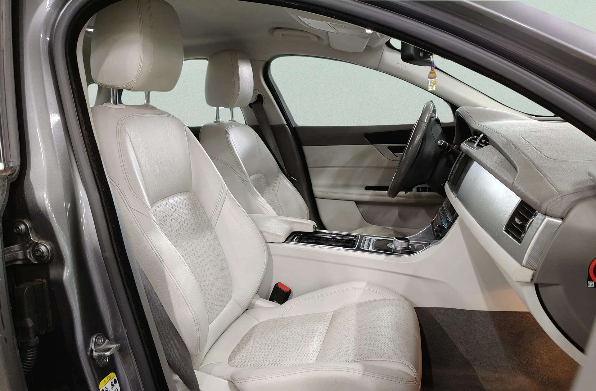 Jaguar XF 2.0 D Prestige - foto 19