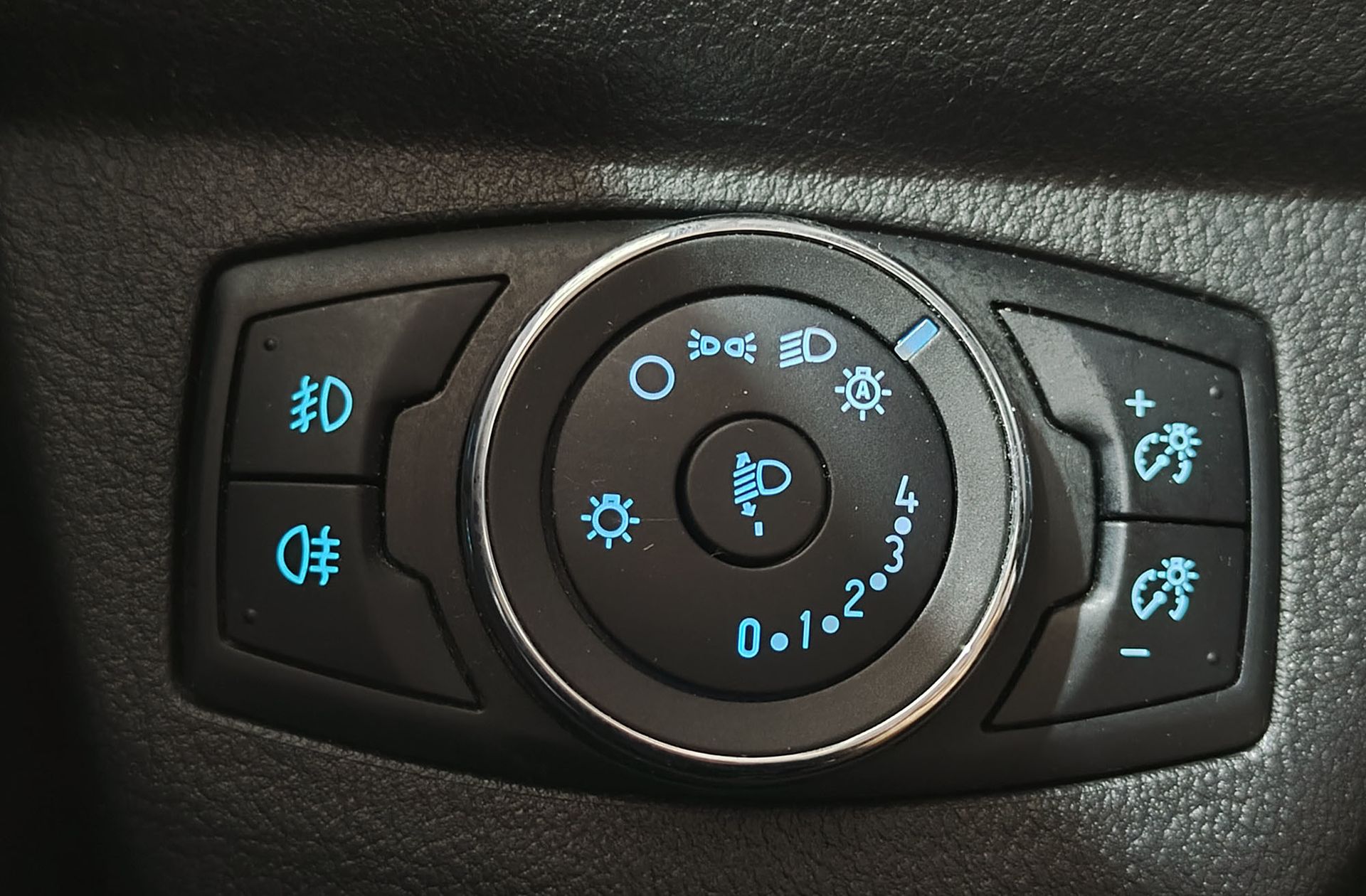 Ford Tourneo Courier 1.0 EcoBoost Titanium - foto 7