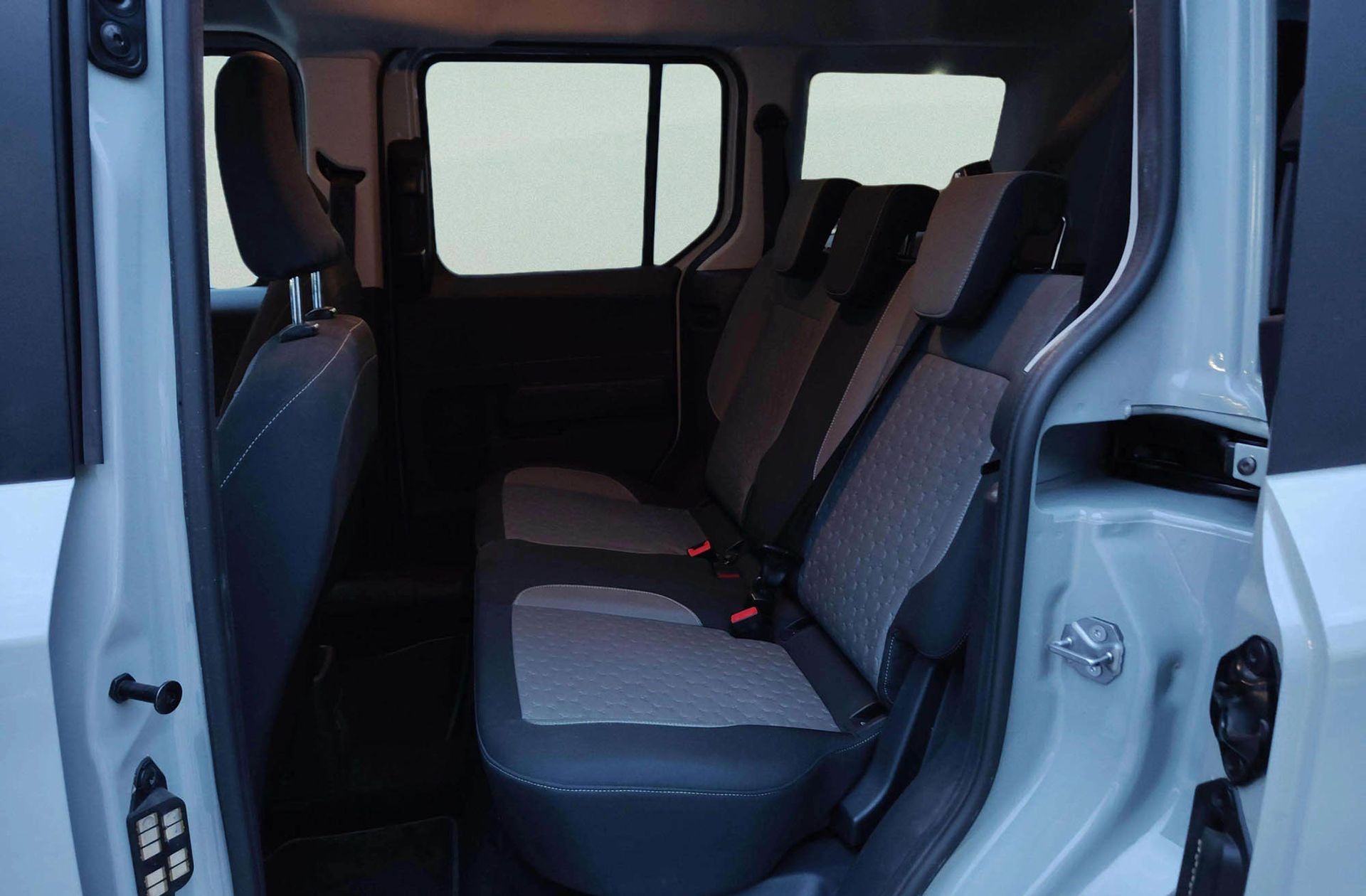 Ford Tourneo Courier 1.0 EcoBoost Titanium - foto 11